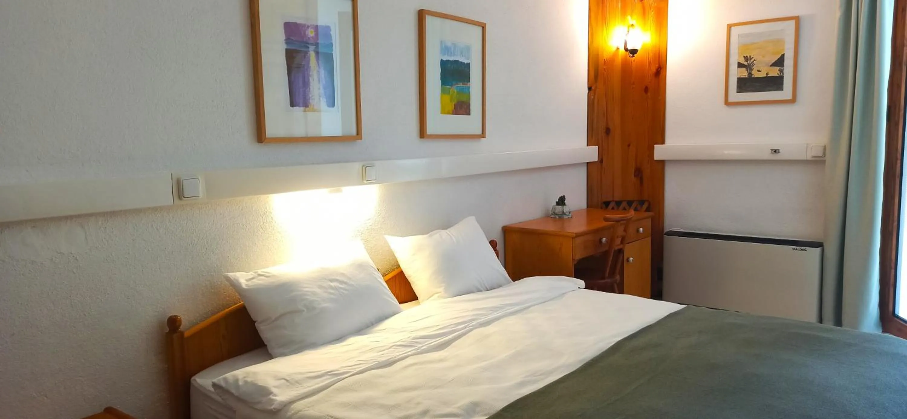 Massage, Bed in Swiss Eviniz Hotel