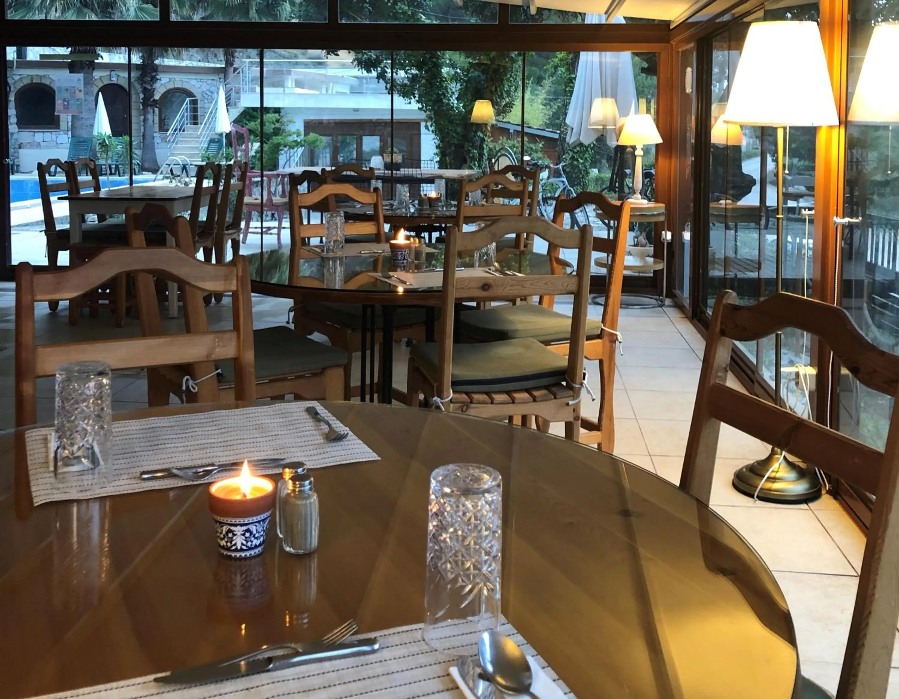 Restaurant/places to eat in Swiss Eviniz Hotel