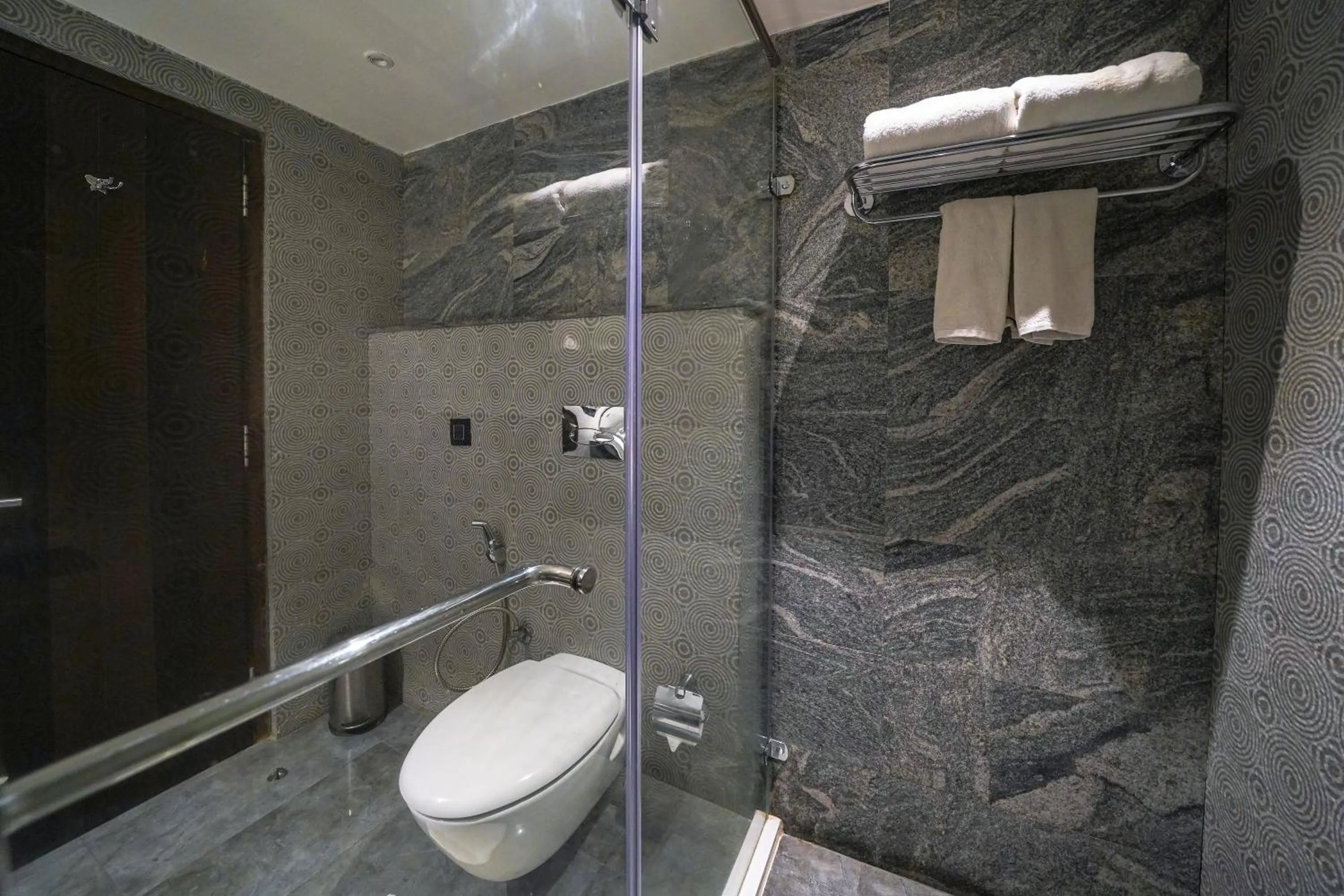 Toilet in Olive Hotel MG Road Dunsvirk Inn by Embassy Group