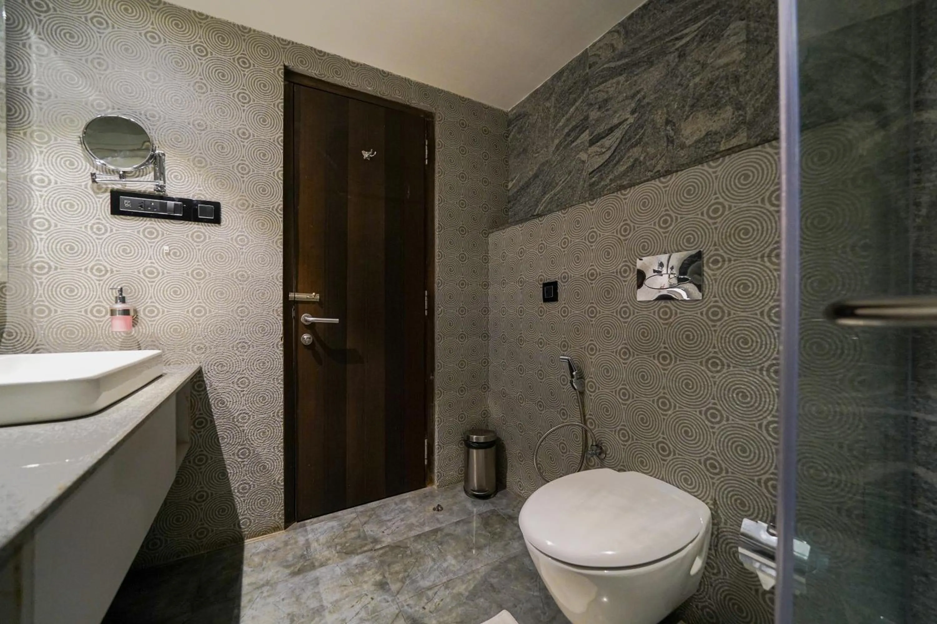 Toilet in Olive Hotel MG Road Dunsvirk Inn by Embassy Group