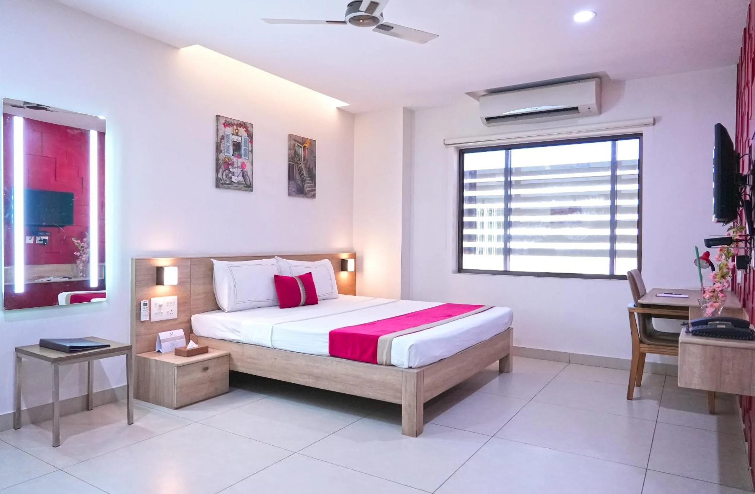 Bedroom, Bed in M Stays