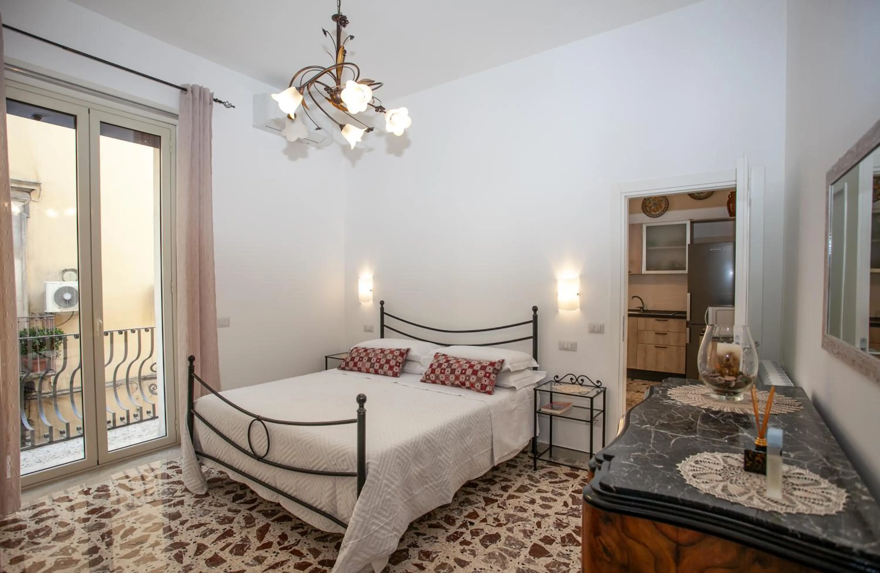 Photo of the whole room, Bed in Casa Rosa