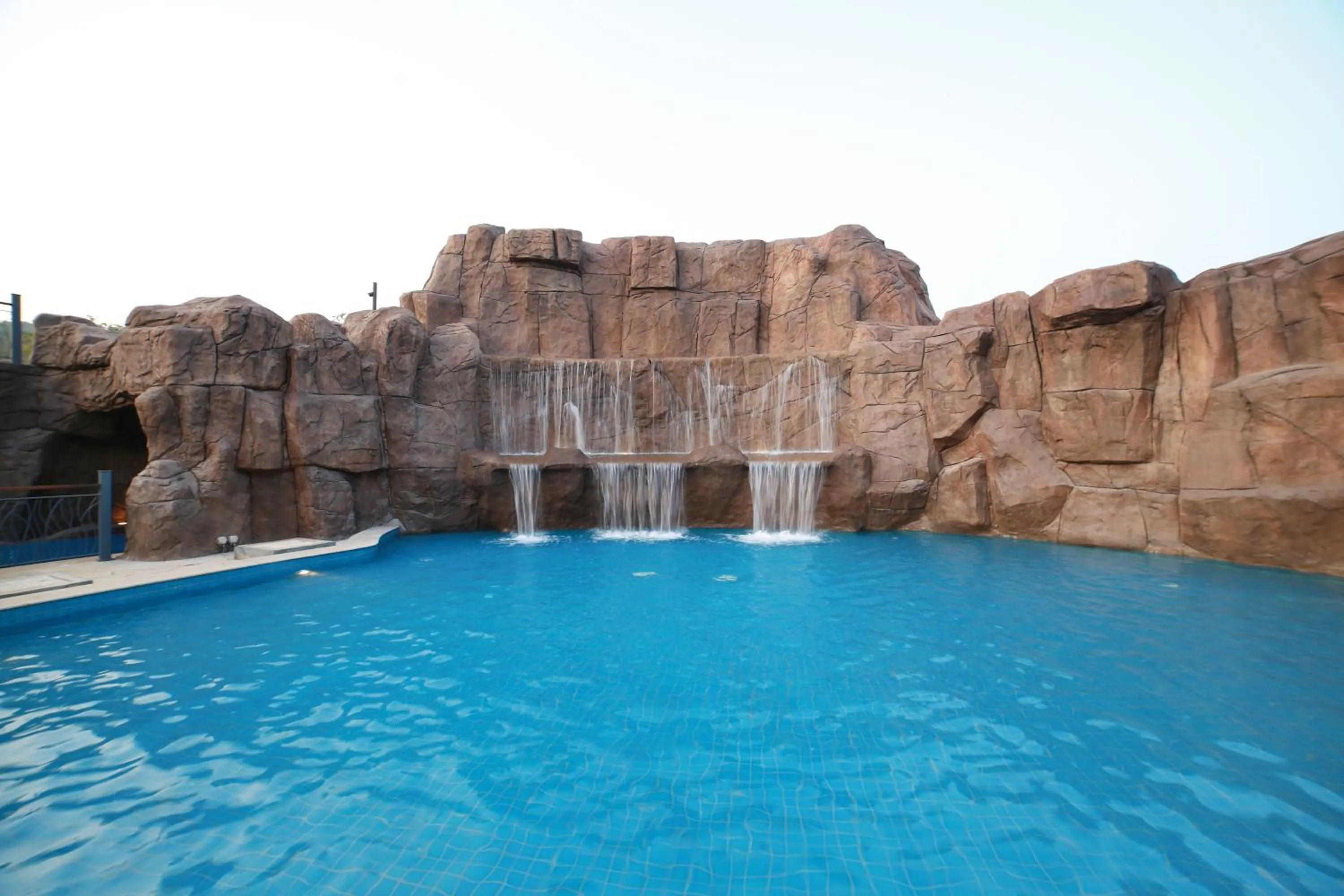 Swimming pool in Club Mahindra Assonora, Goa