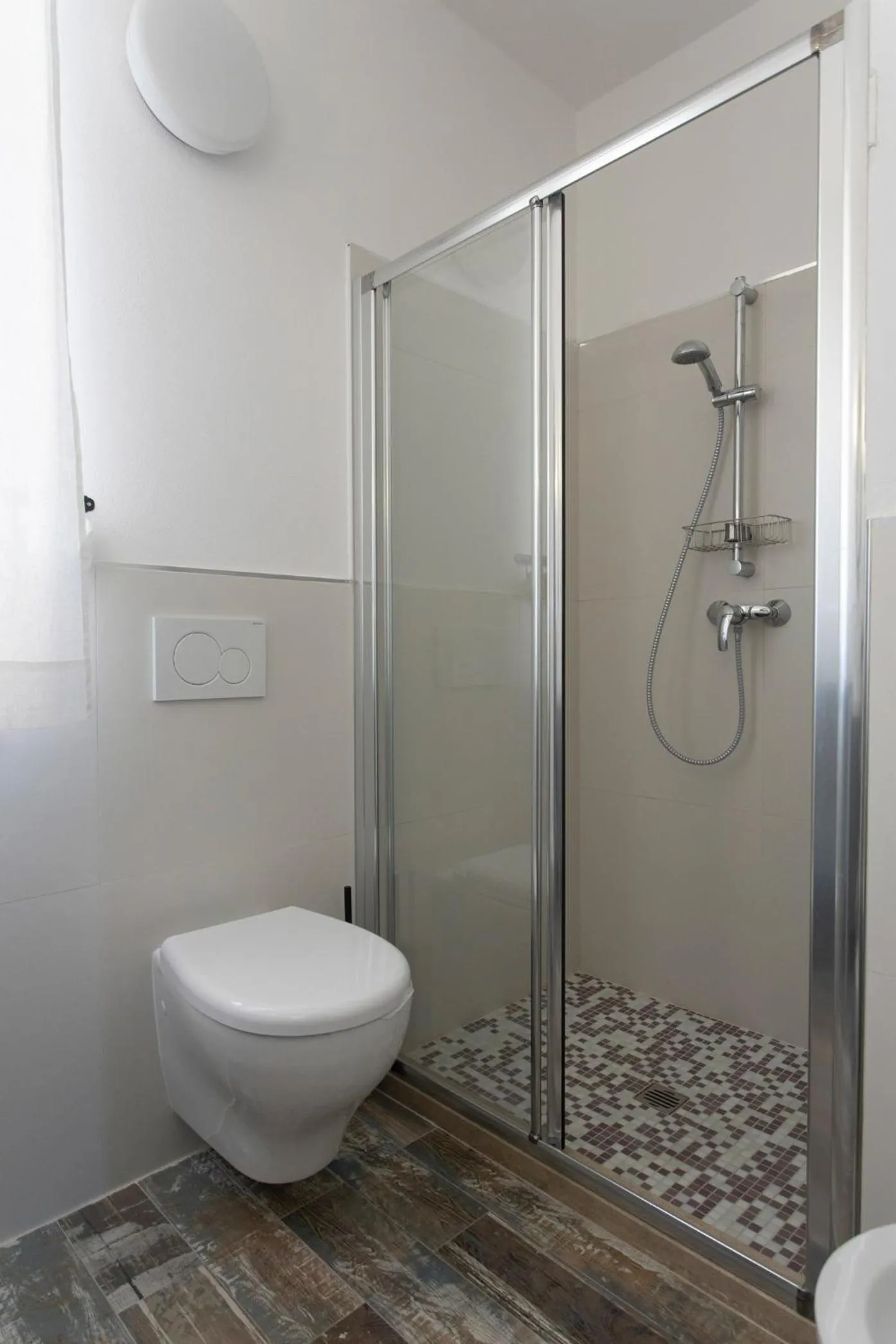 Shower in RESIDENCE TERME ISOLA D'ELBA SRL