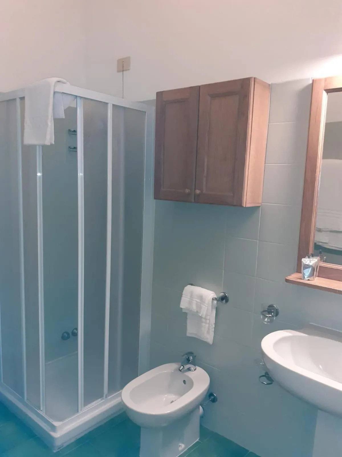 Shower in RESIDENCE TERME ISOLA D'ELBA SRL