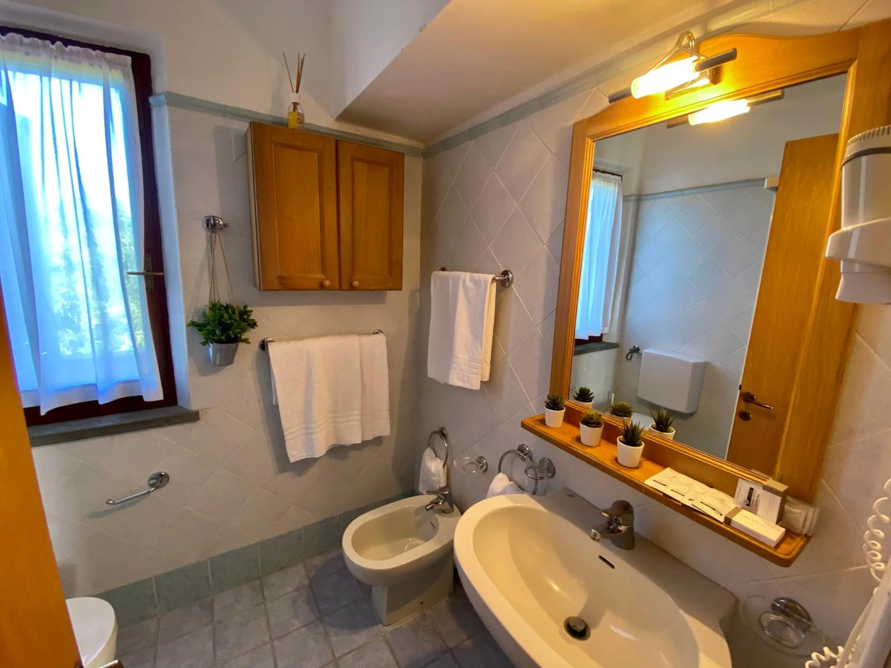 Shower in RESIDENCE TERME ISOLA D'ELBA SRL
