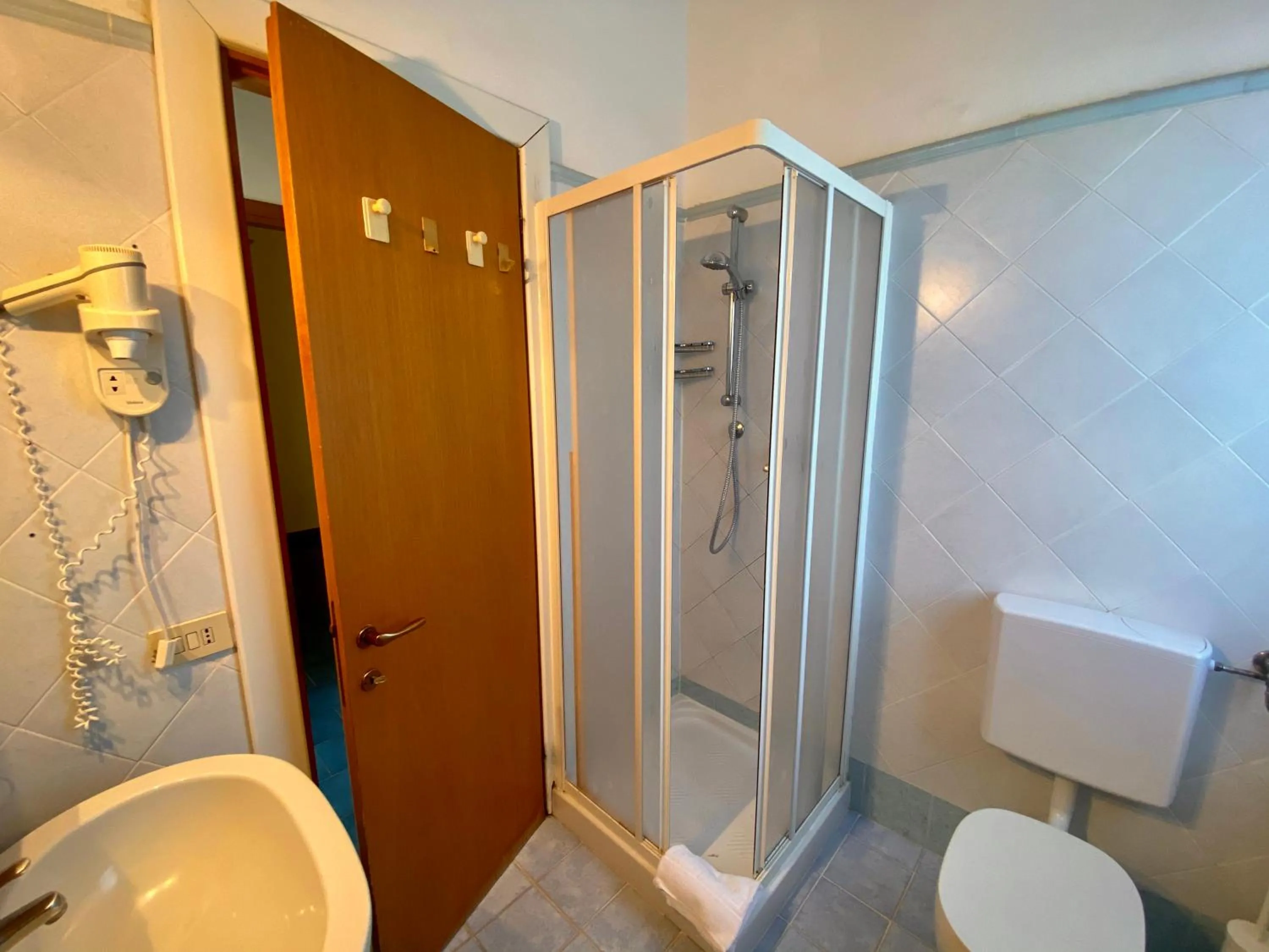 Shower in RESIDENCE TERME ISOLA D'ELBA SRL