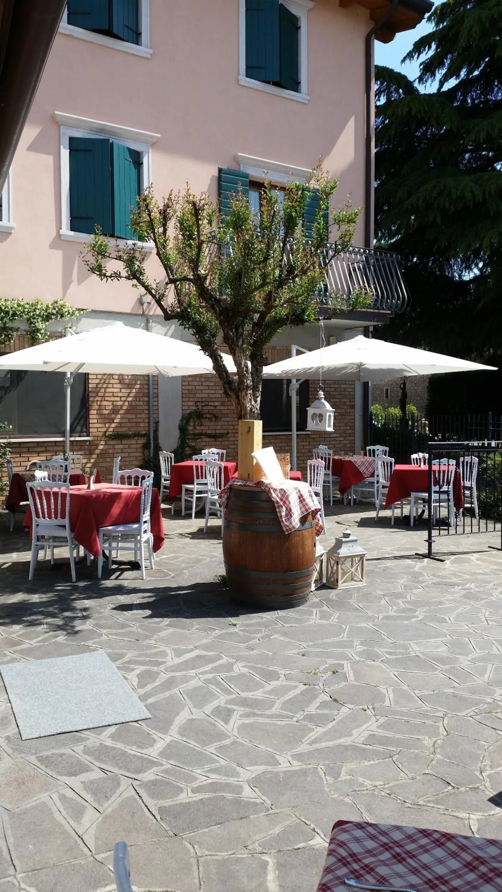 Restaurant/places to eat in Bed&Wine