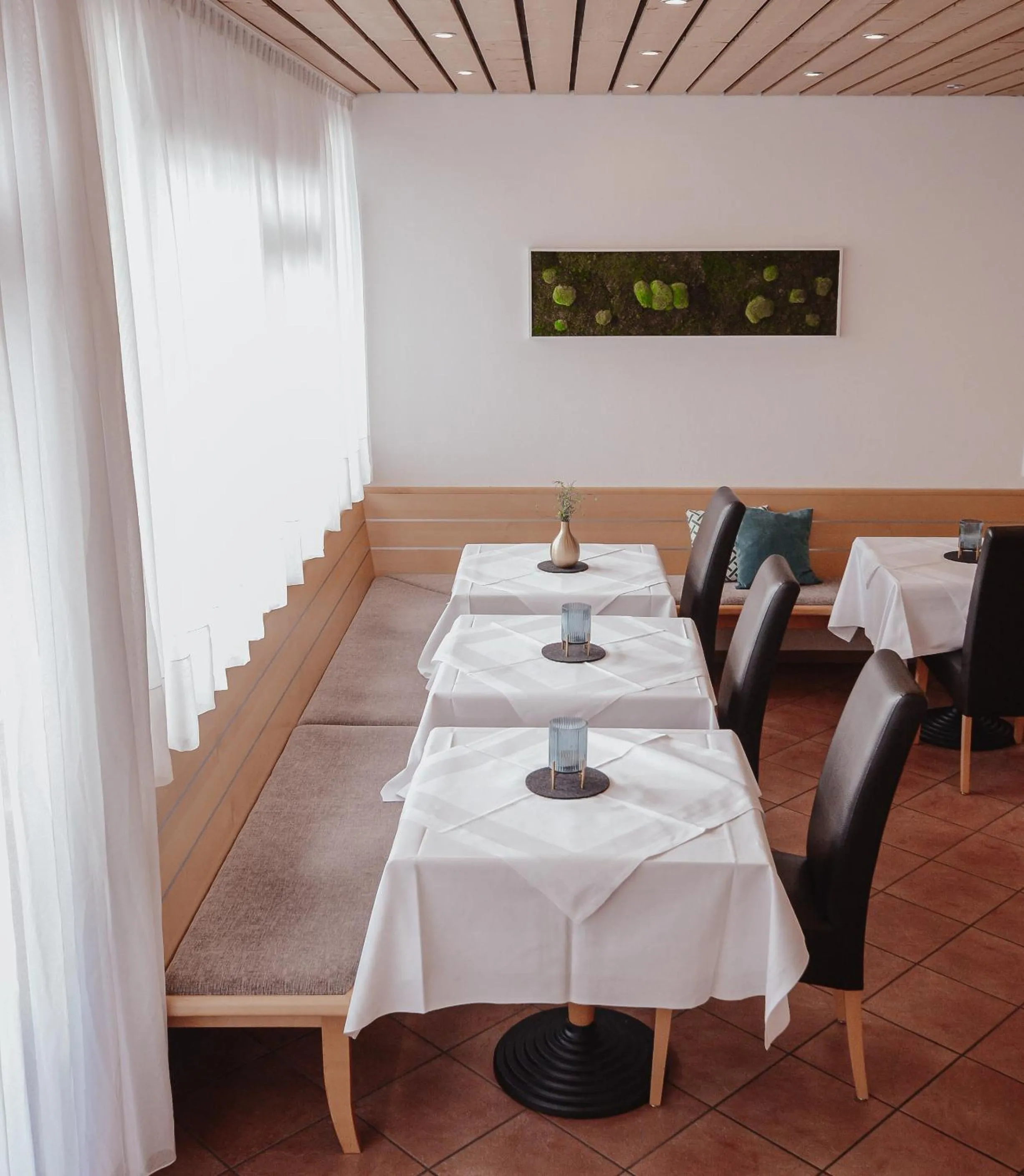 Breakfast in Hotel am Hachinger Bach by Blattl