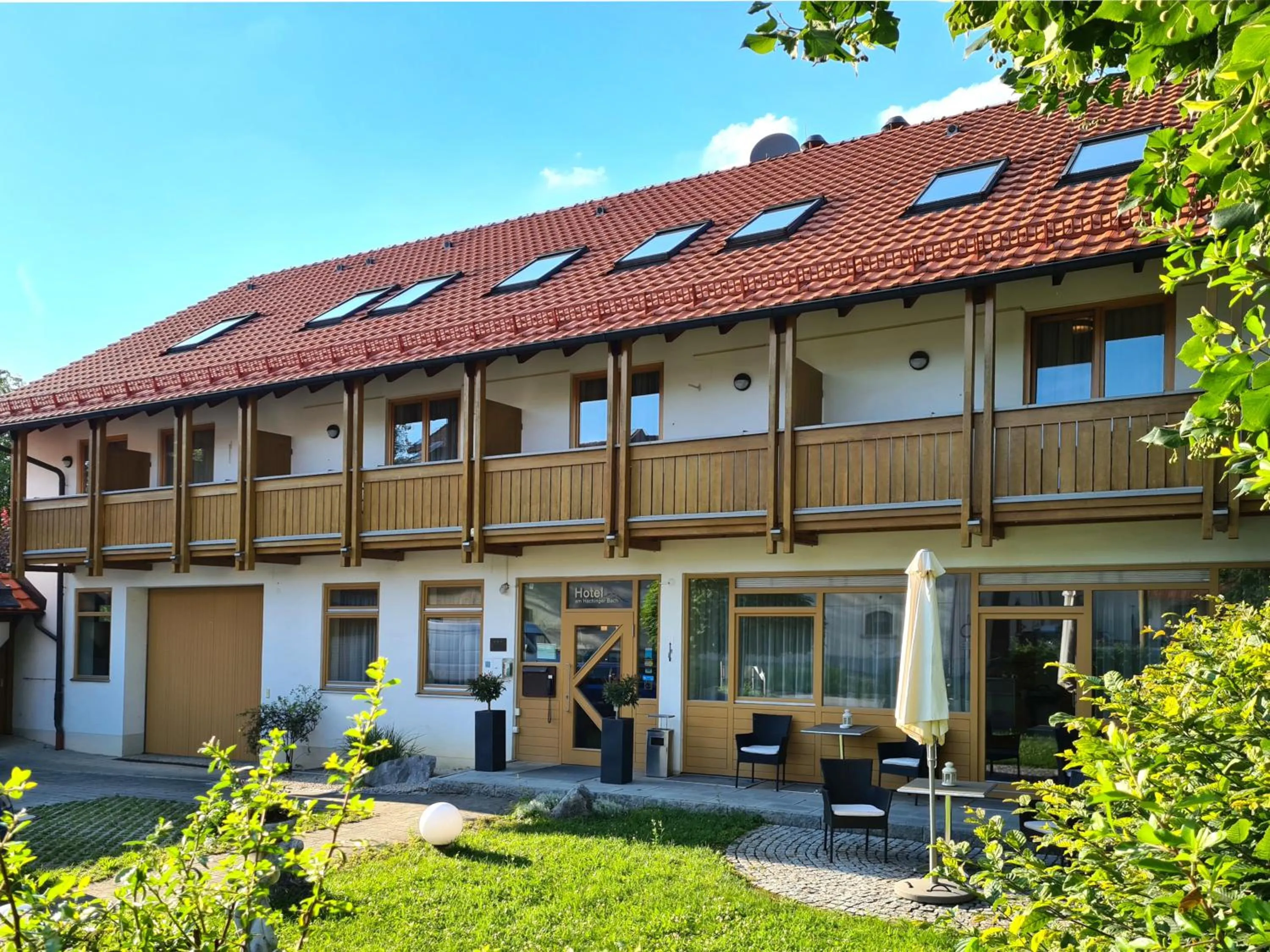 Property building in Hotel am Hachinger Bach by Blattl