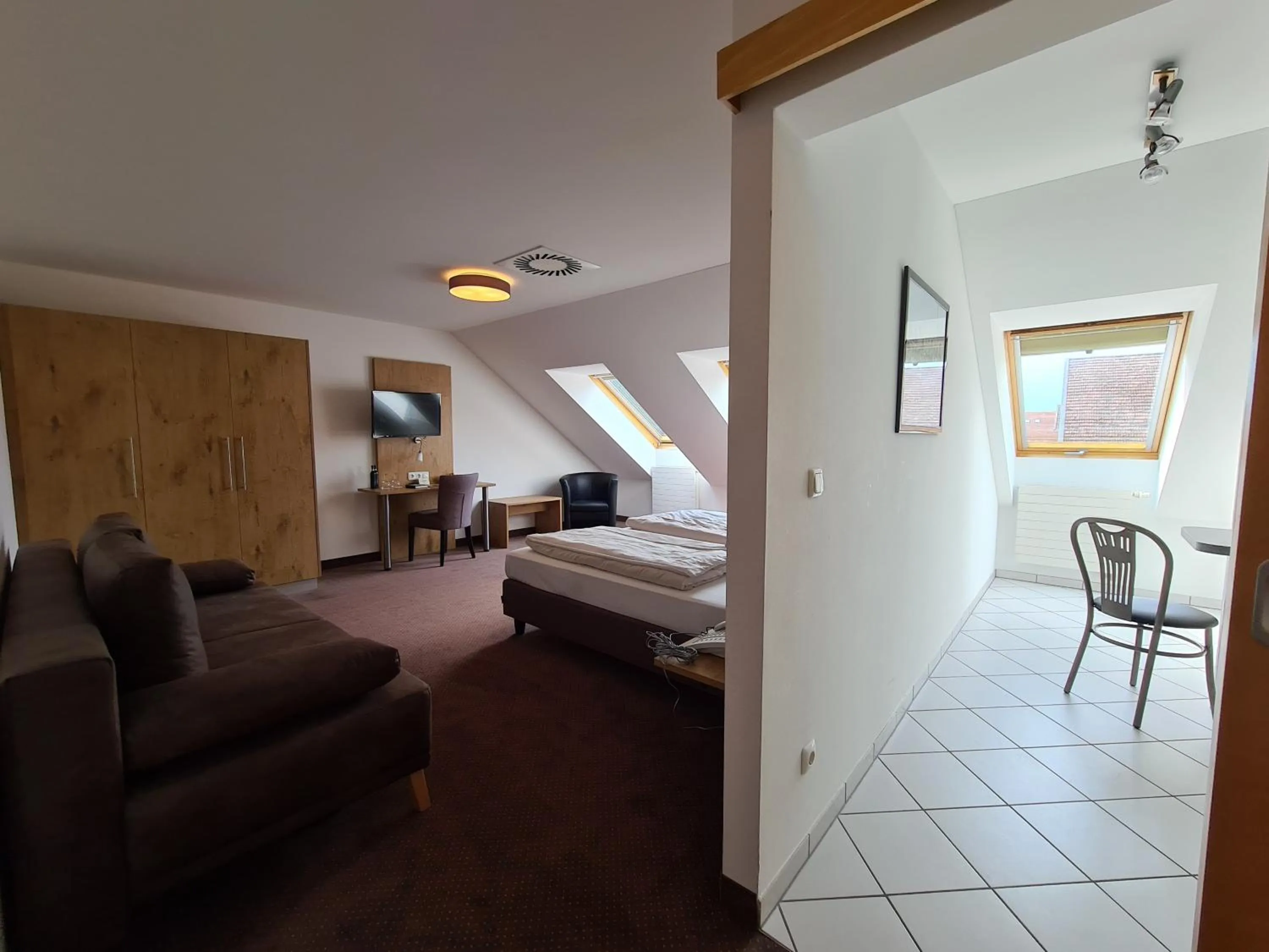 Photo of the whole room, Bed in Hotel am Hachinger Bach by Blattl