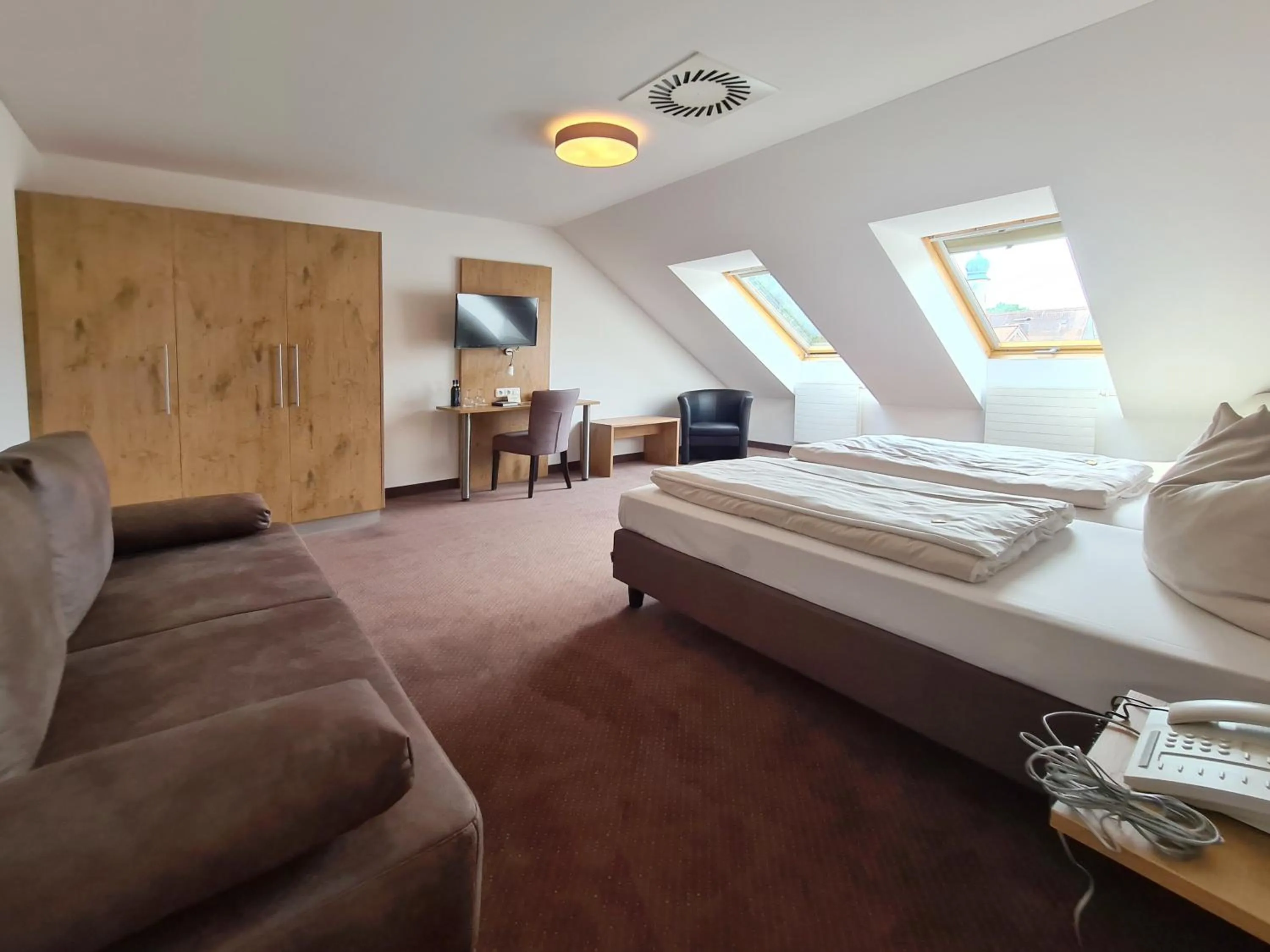 Photo of the whole room, Bed in Hotel am Hachinger Bach by Blattl