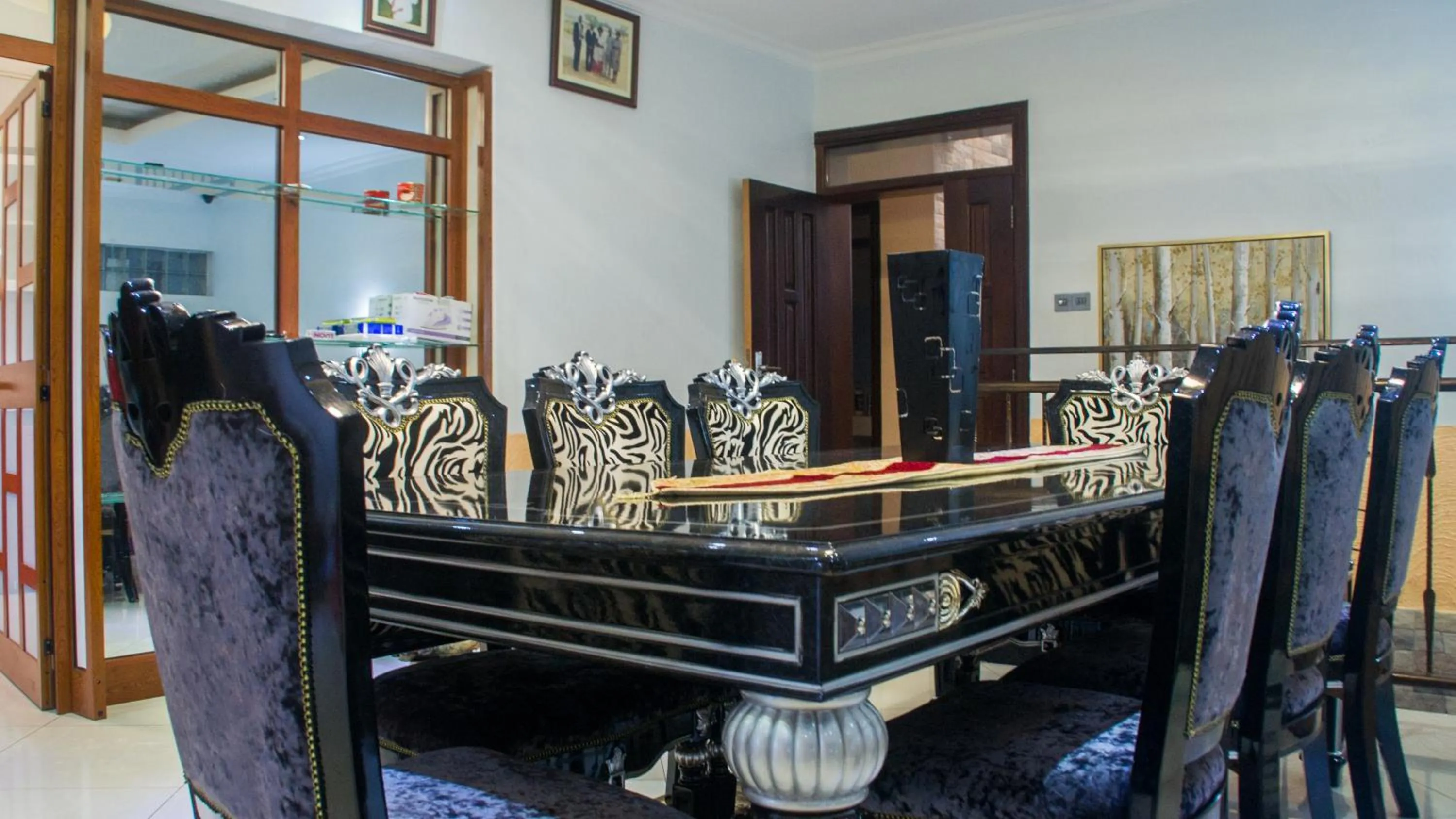 Dining area in Bona Safari Villa Bunamwaya