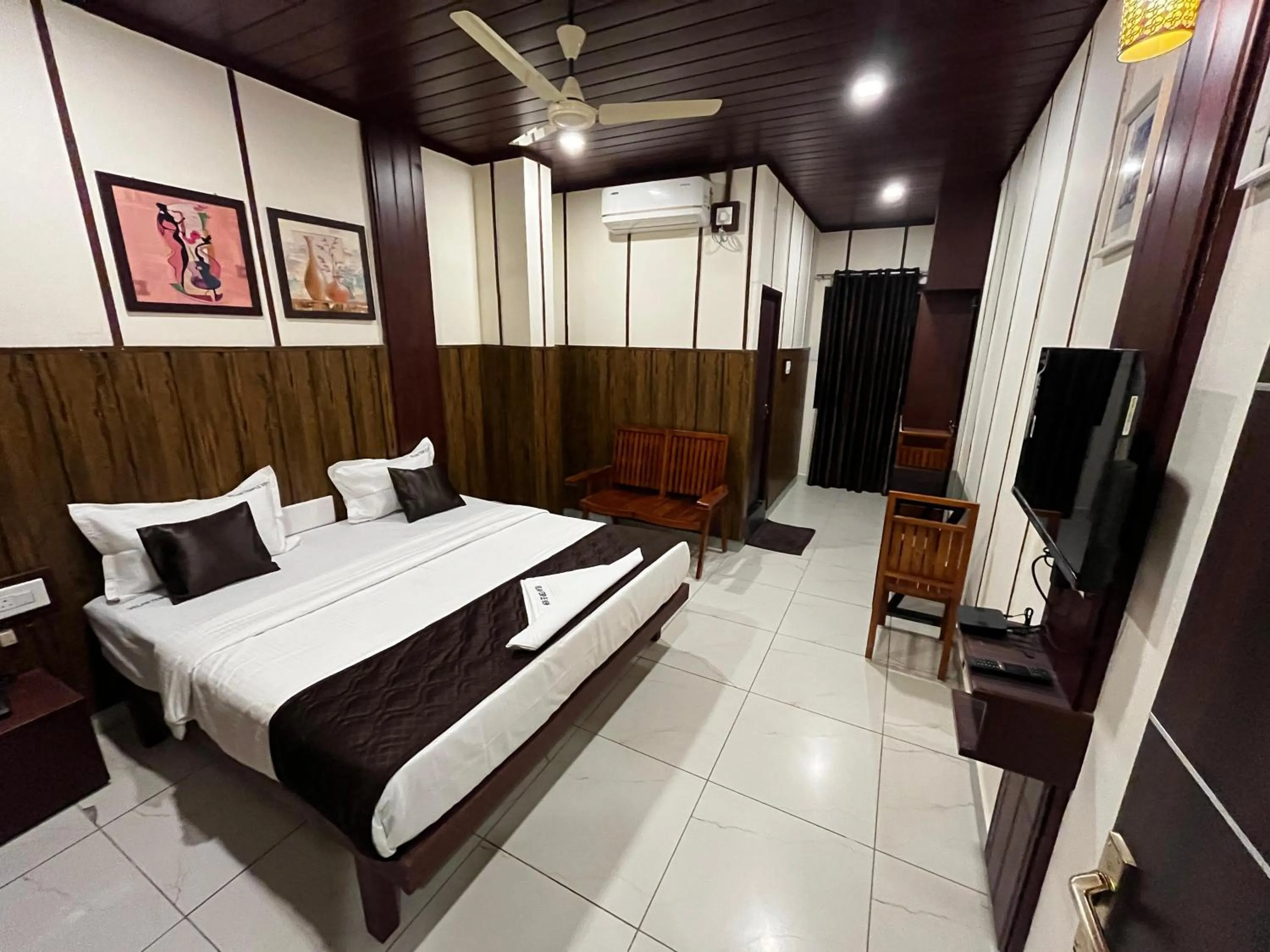 Bed in Velan Temple View