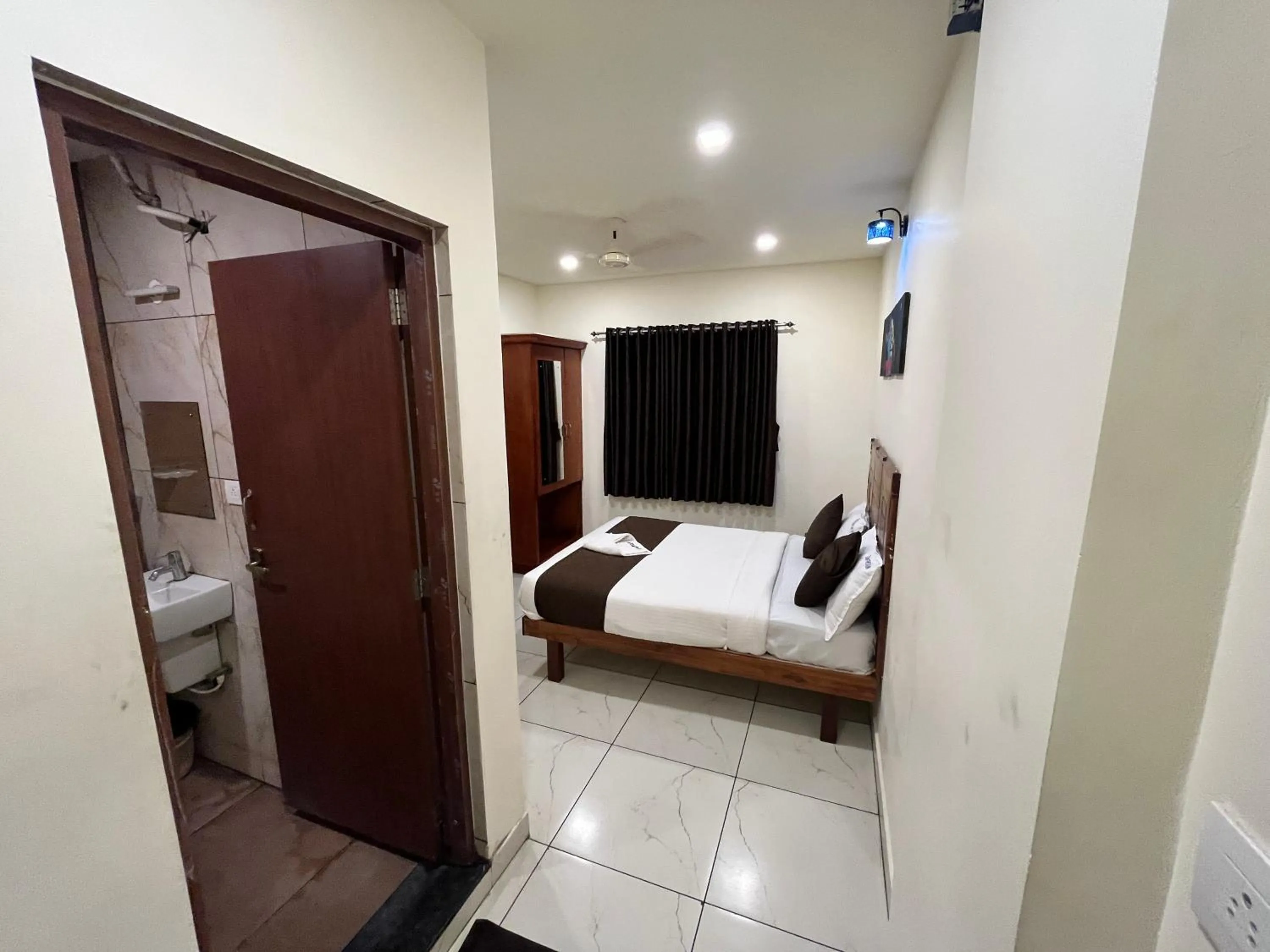 Photo of the whole room, Bed in Velan Temple View