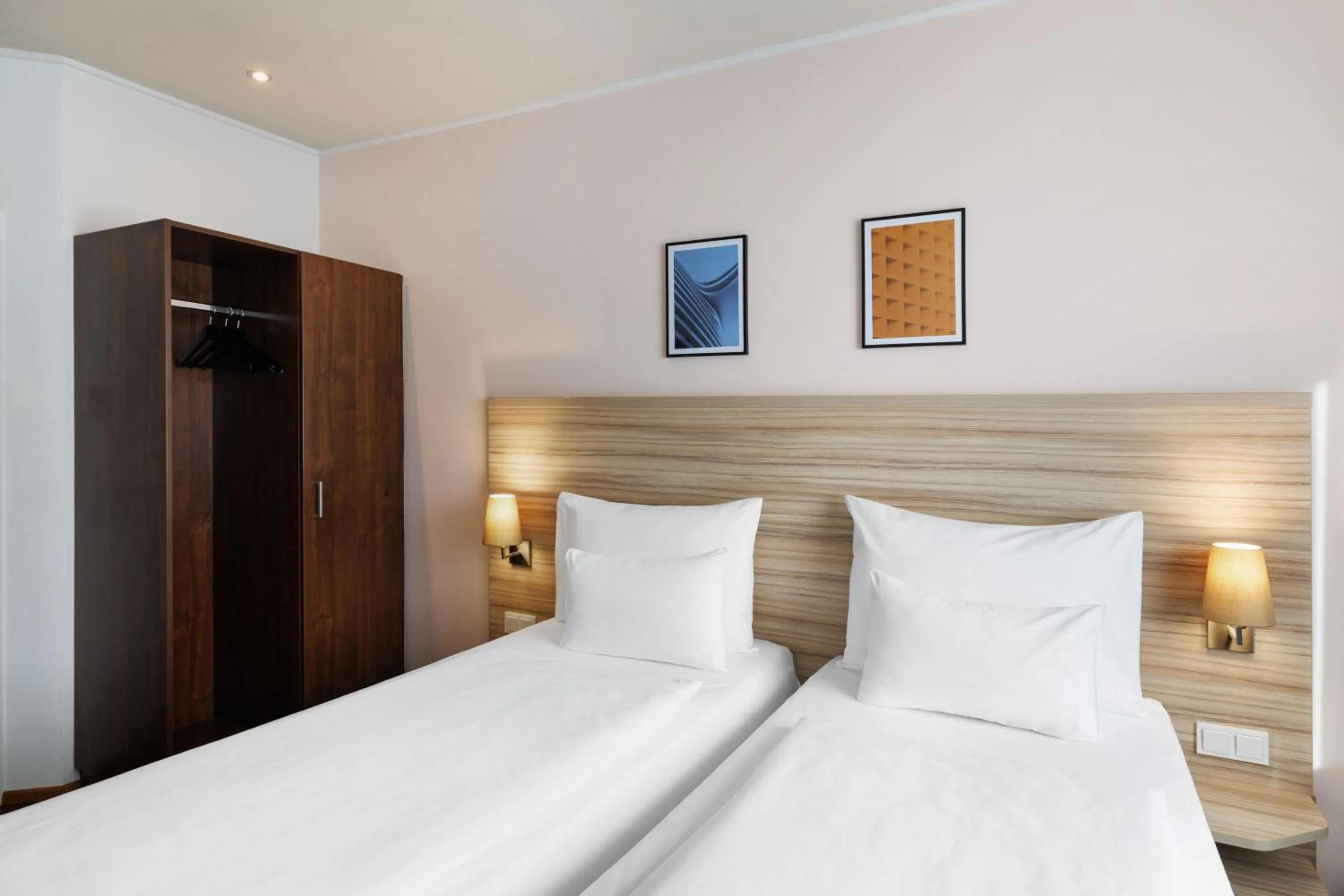 Bedroom, Bed in Four Points Flex by Sheraton Salzburg Messe