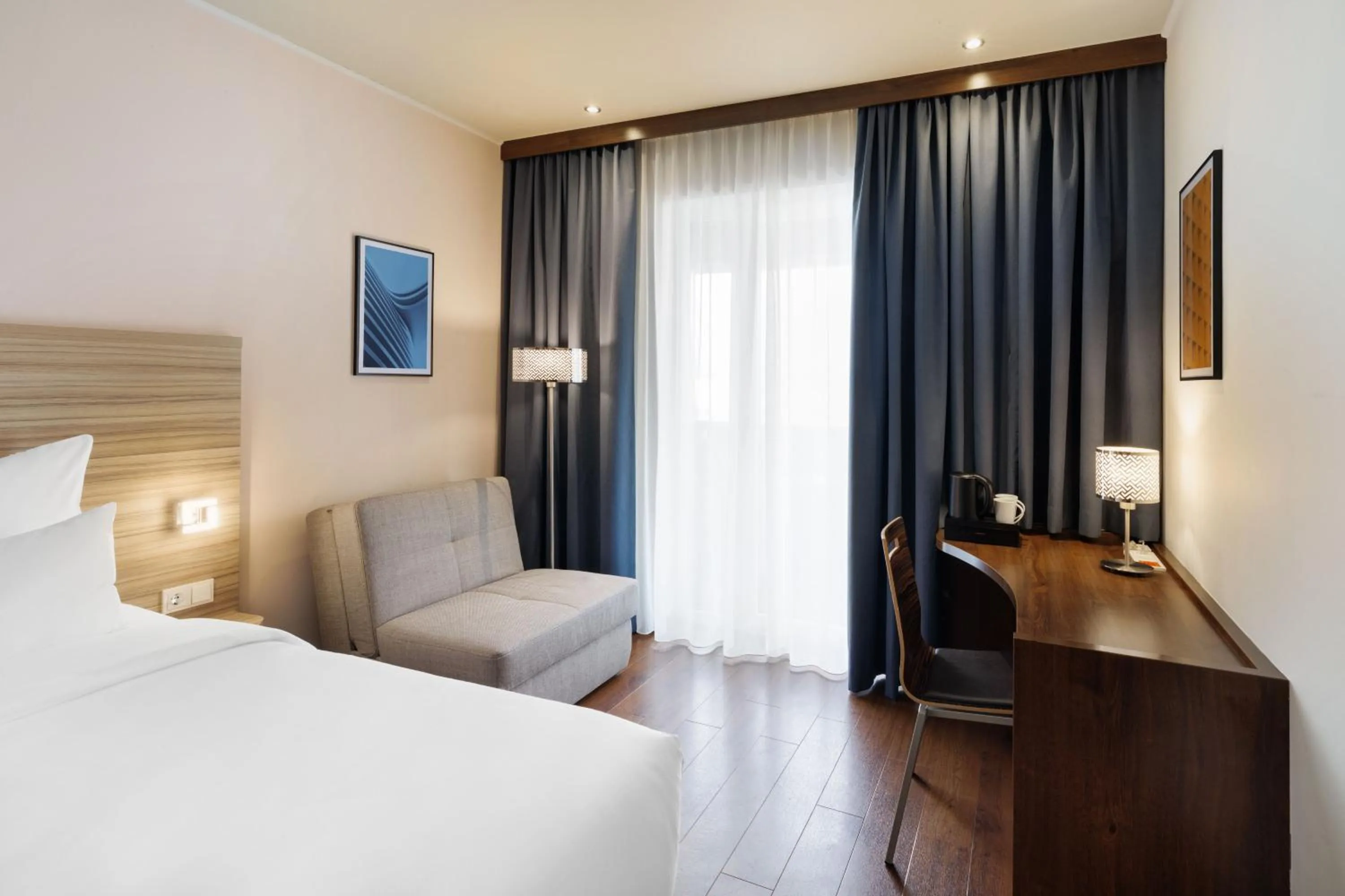 Bedroom, Bed in Four Points Flex by Sheraton Salzburg Messe