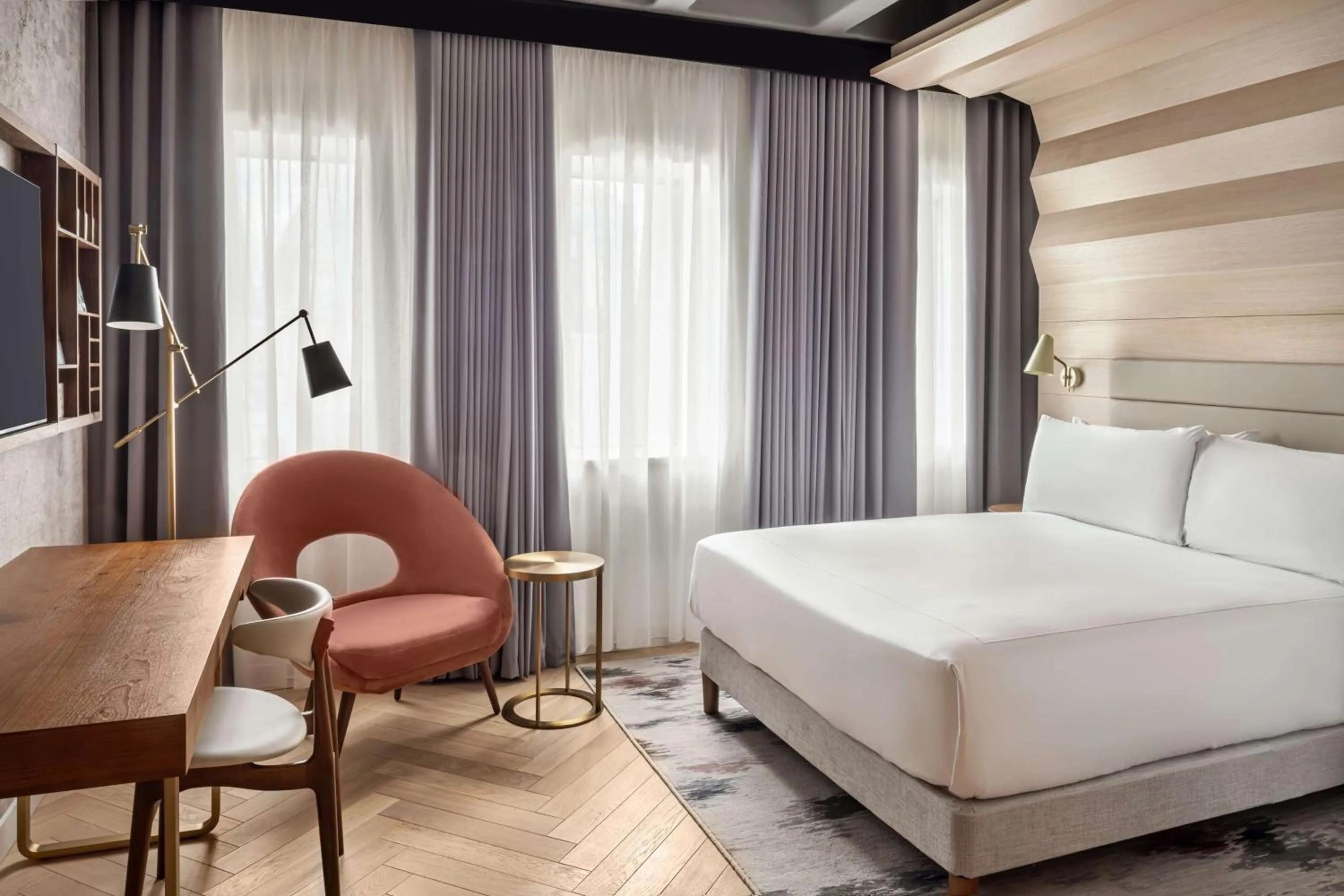 Bed in Canopy by Hilton London City