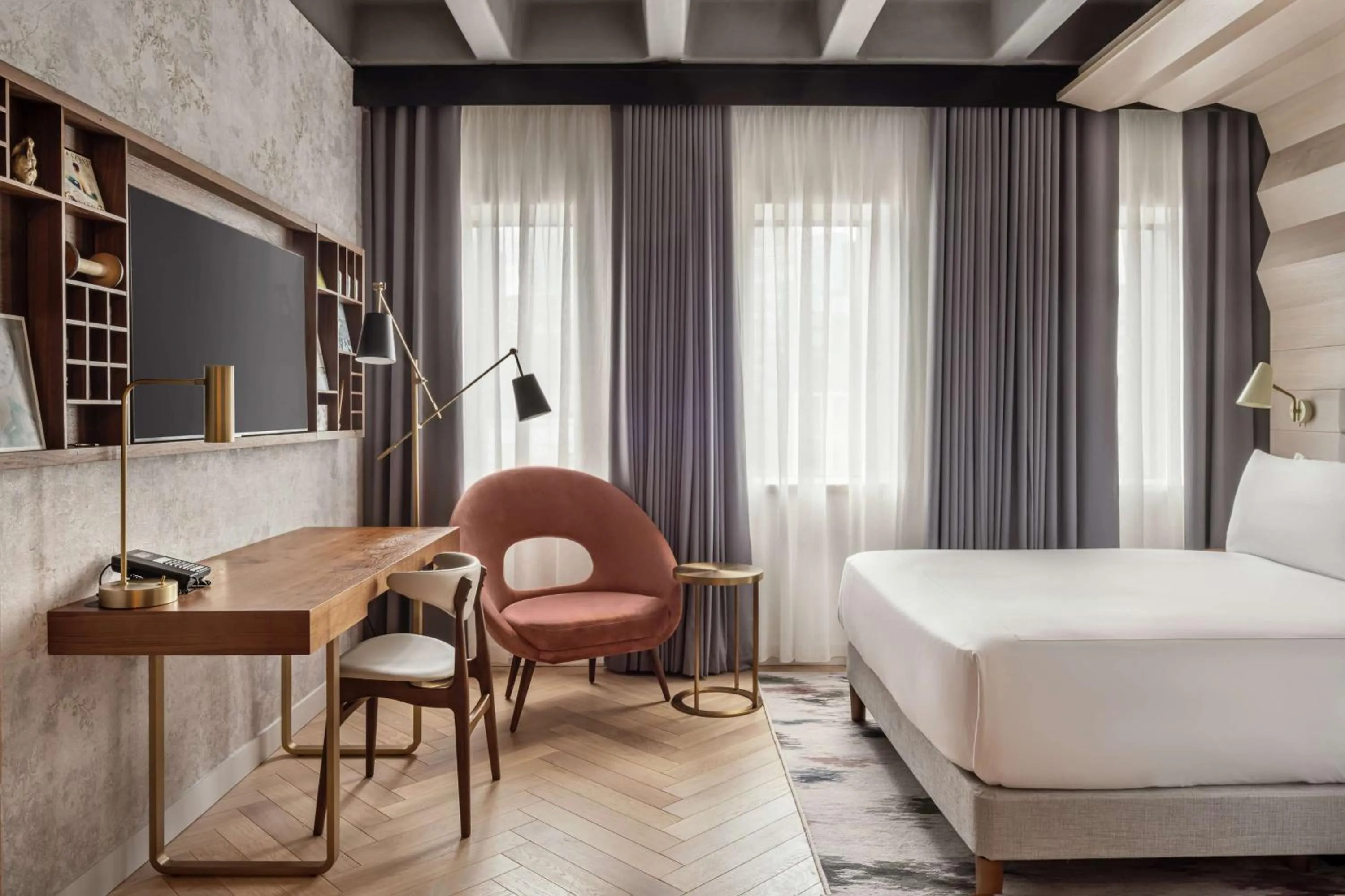 Bed in Canopy by Hilton London City