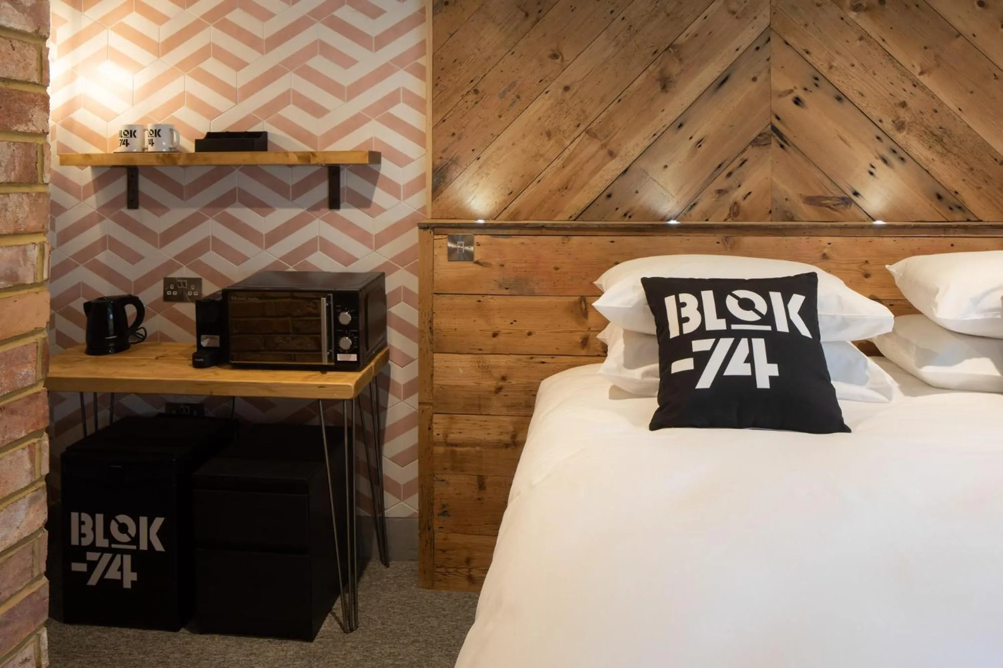 Bed in Blok-74