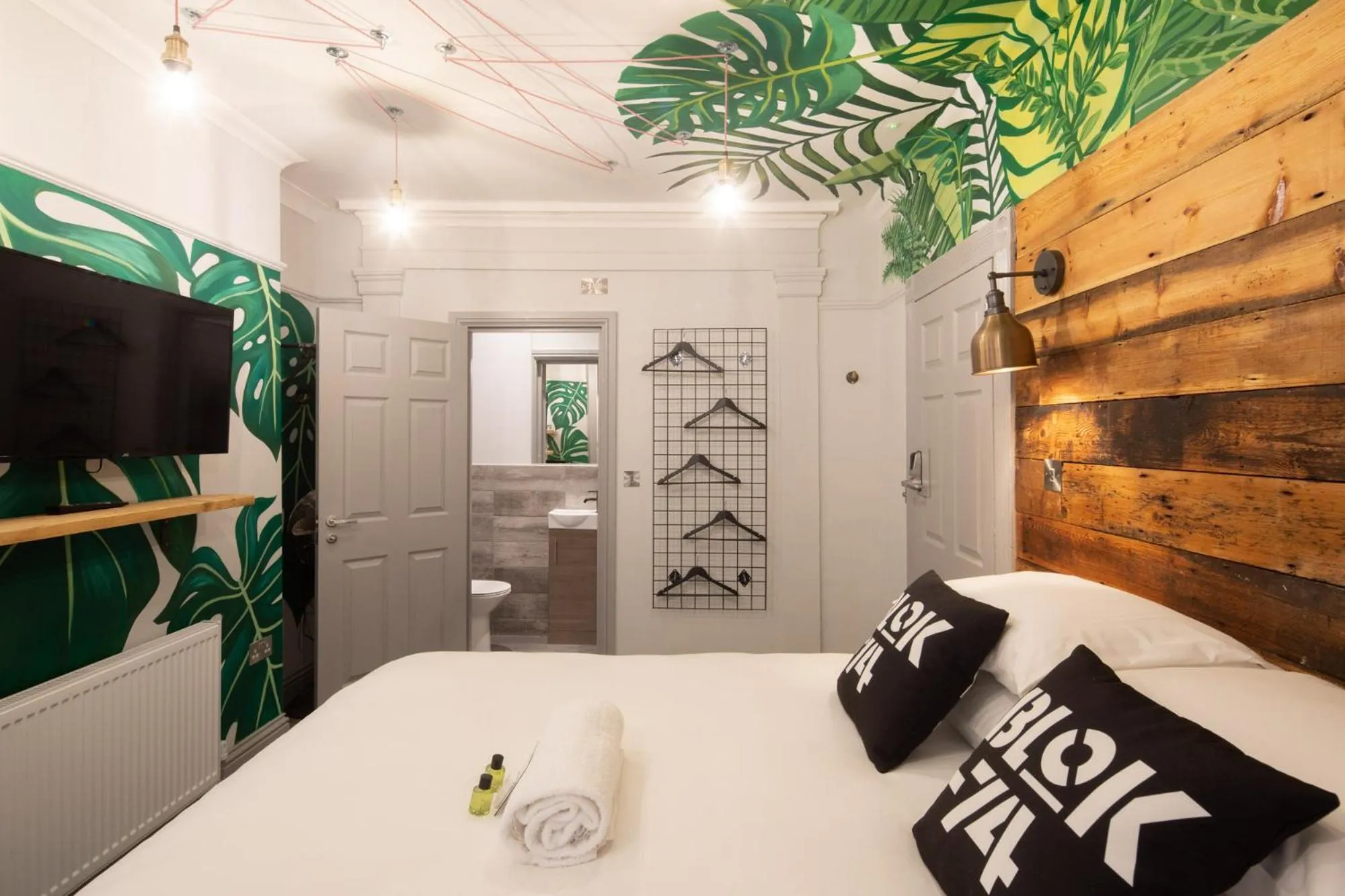 Photo of the whole room, Bed in Blok-74