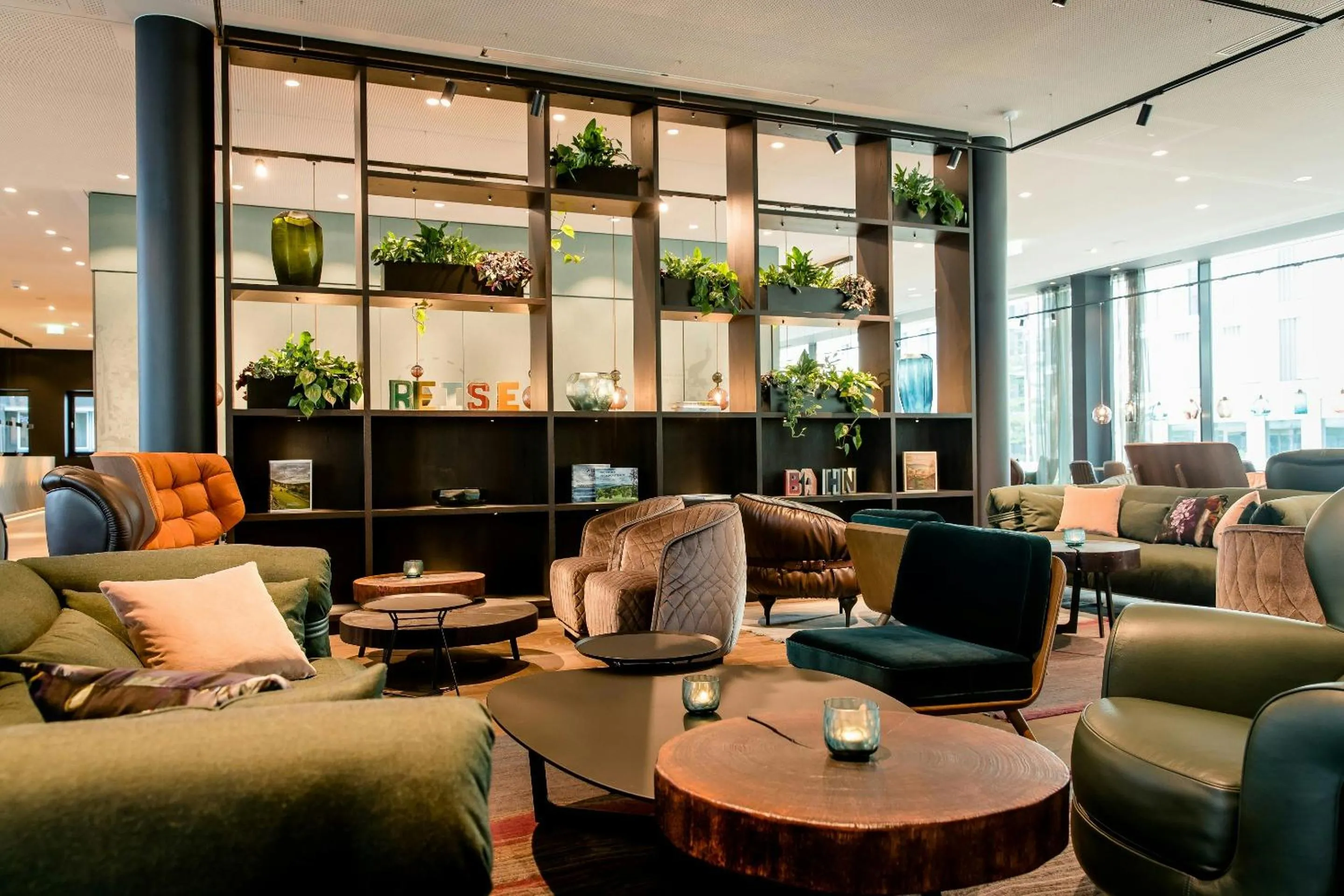 Lounge or bar in Motel One Stuttgart-Hauptbahnhof