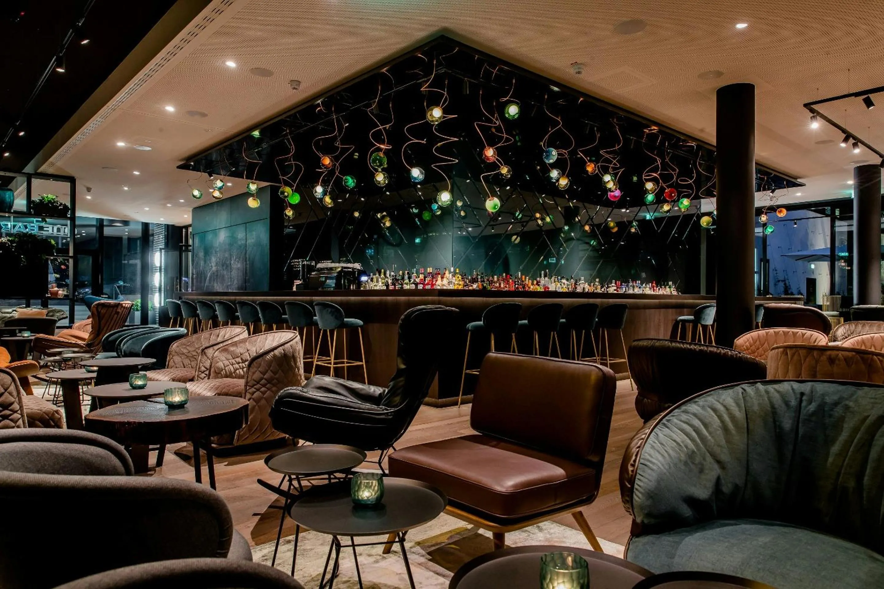 Lounge or bar in Motel One Stuttgart-Hauptbahnhof