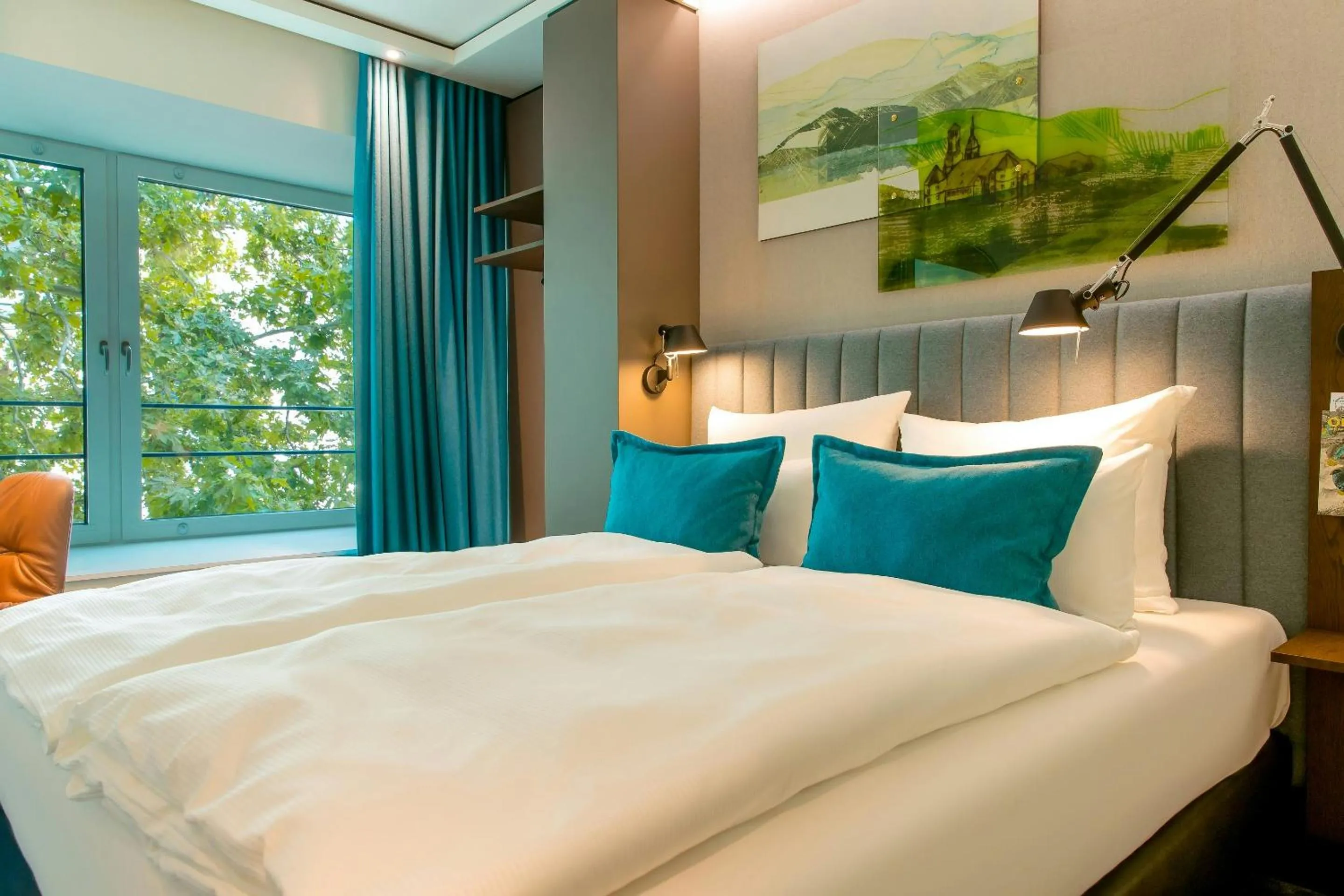 Photo of the whole room, Bed in Motel One Stuttgart-Hauptbahnhof