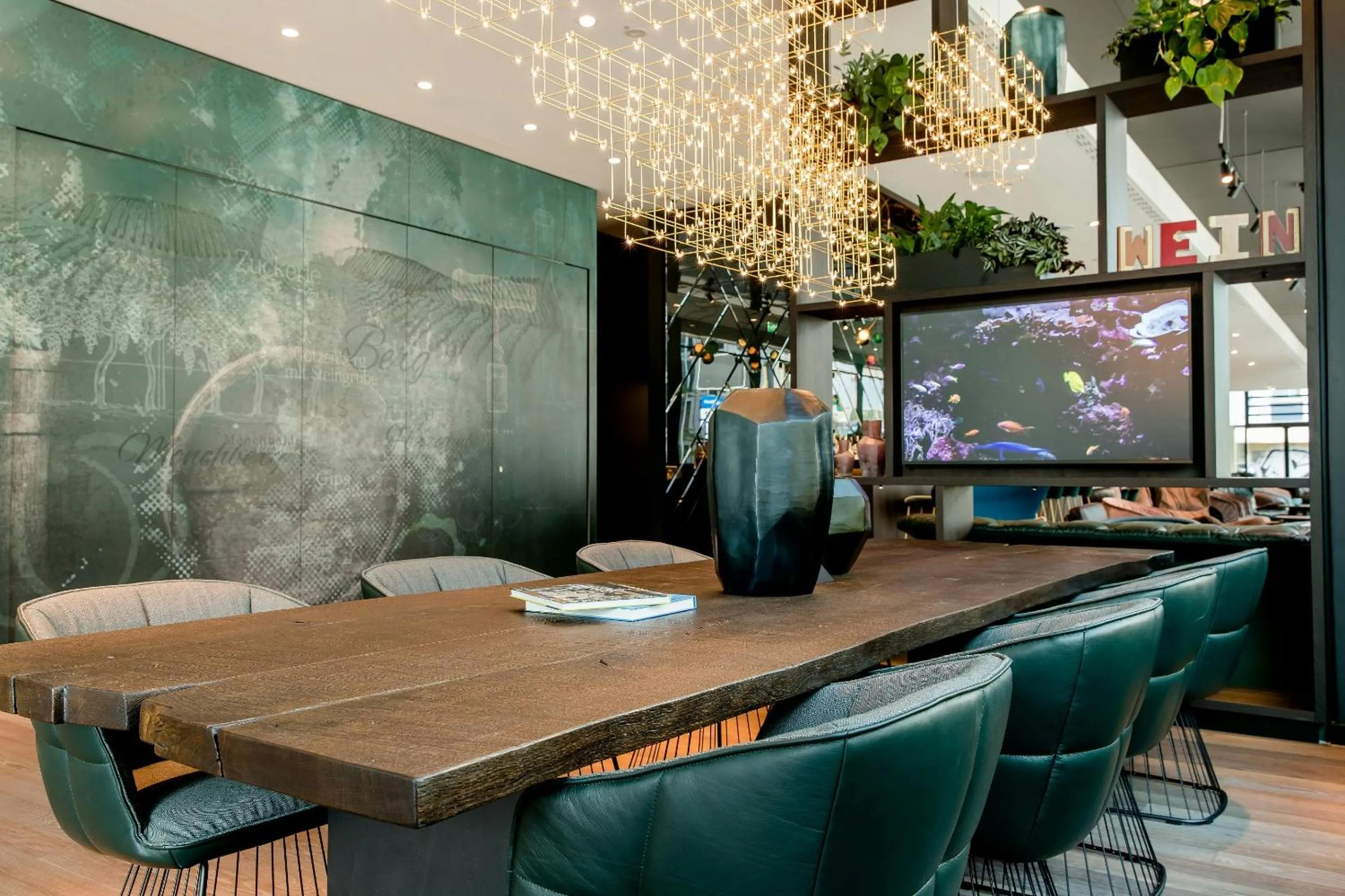 Lounge or bar in Motel One Stuttgart-Hauptbahnhof