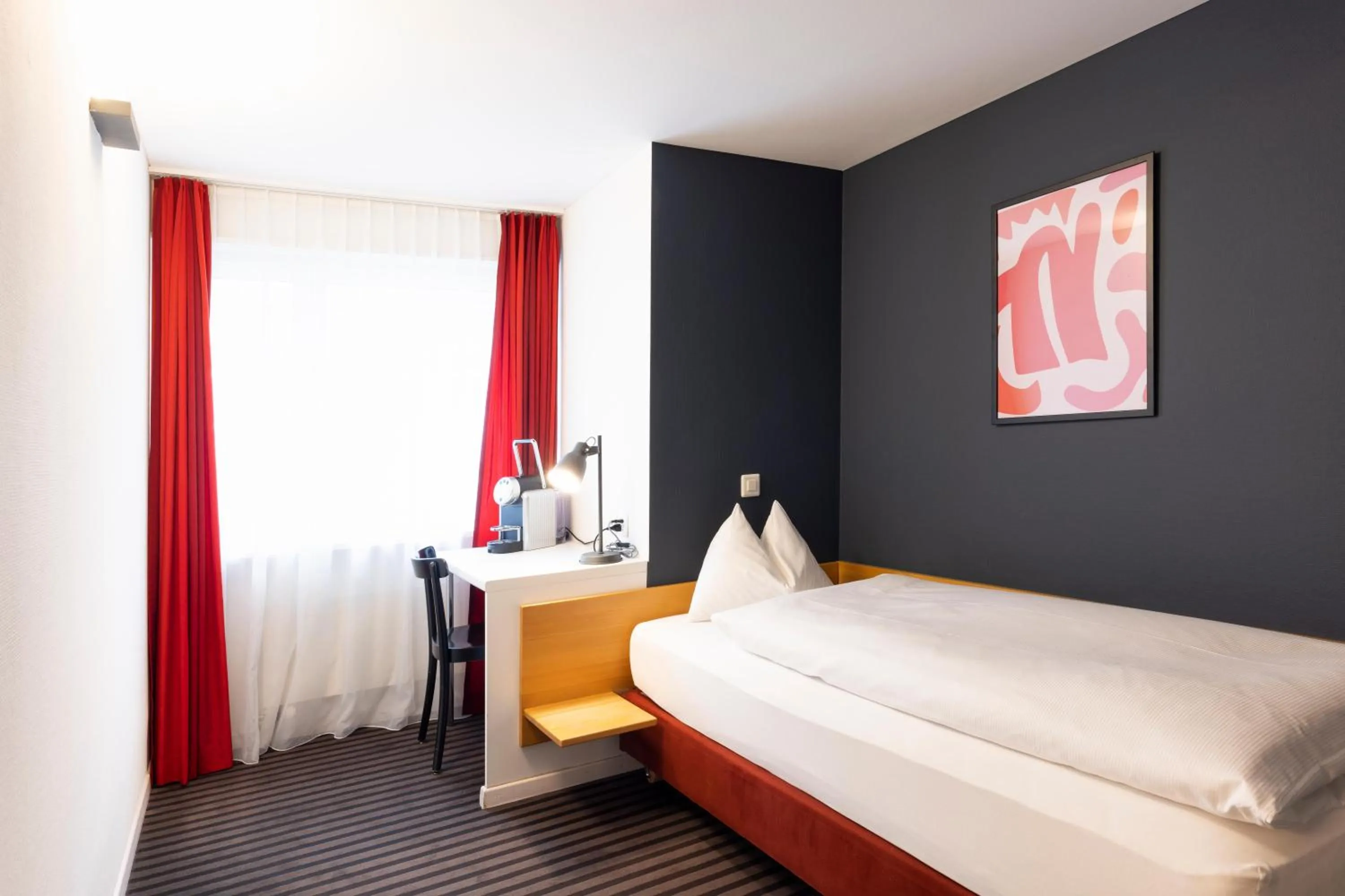 Coffee/tea facilities, Bed in Self Check-In Hotel David 22