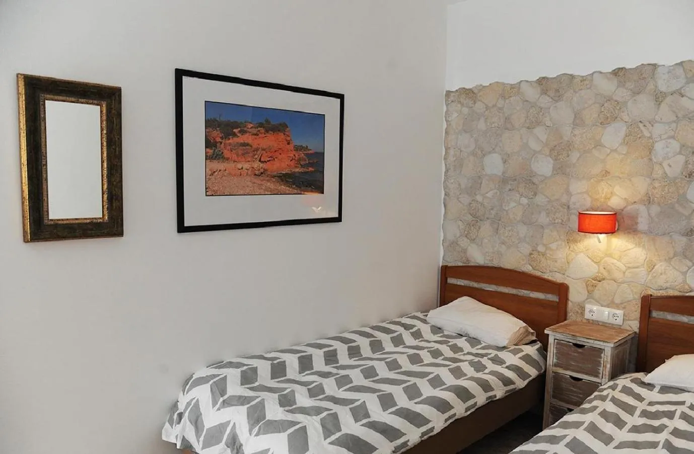 Twin Room with Private Bathroom in Pension Subirats Perello