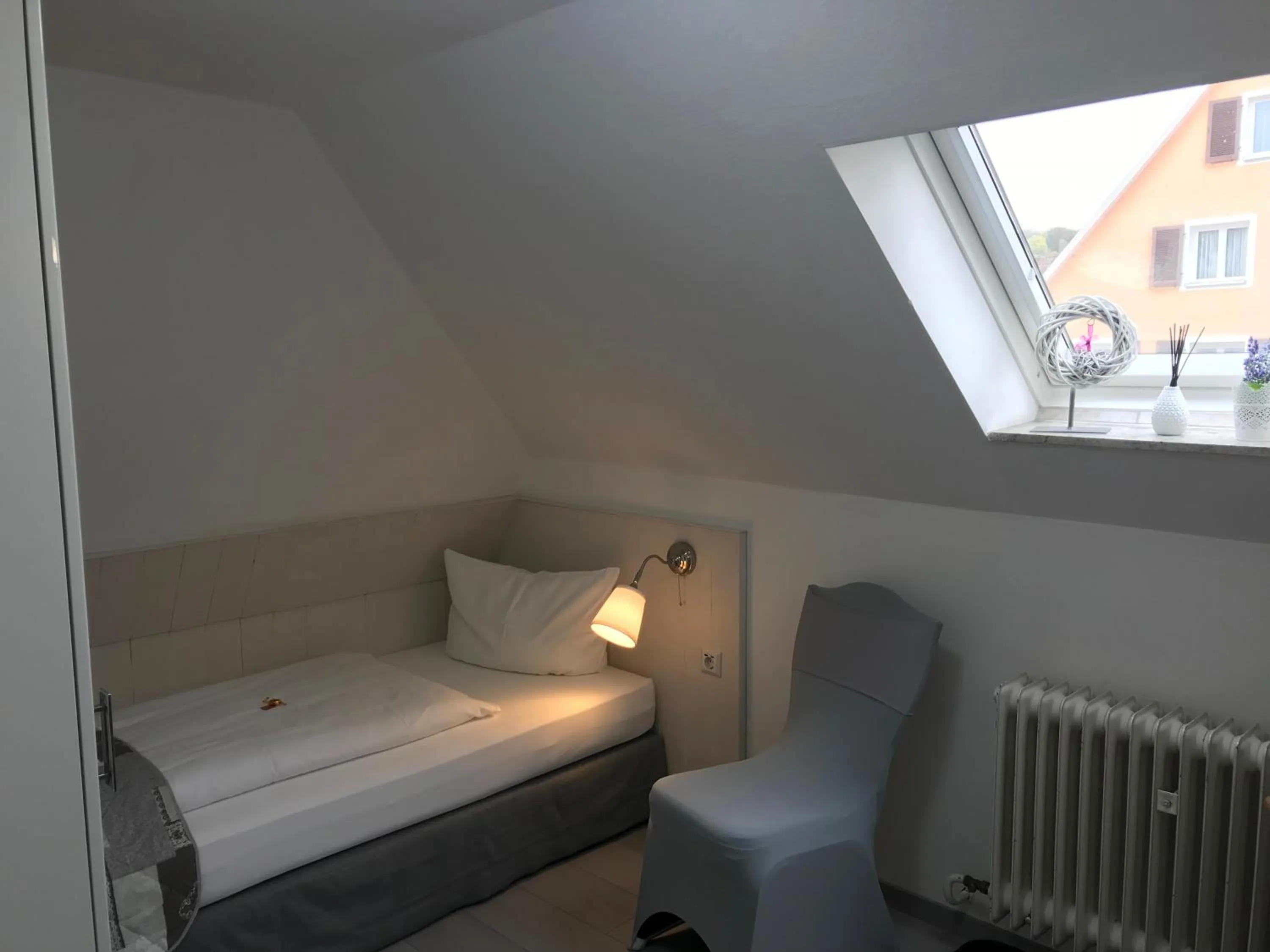 Photo of the whole room, Bed in Krone Britzingen