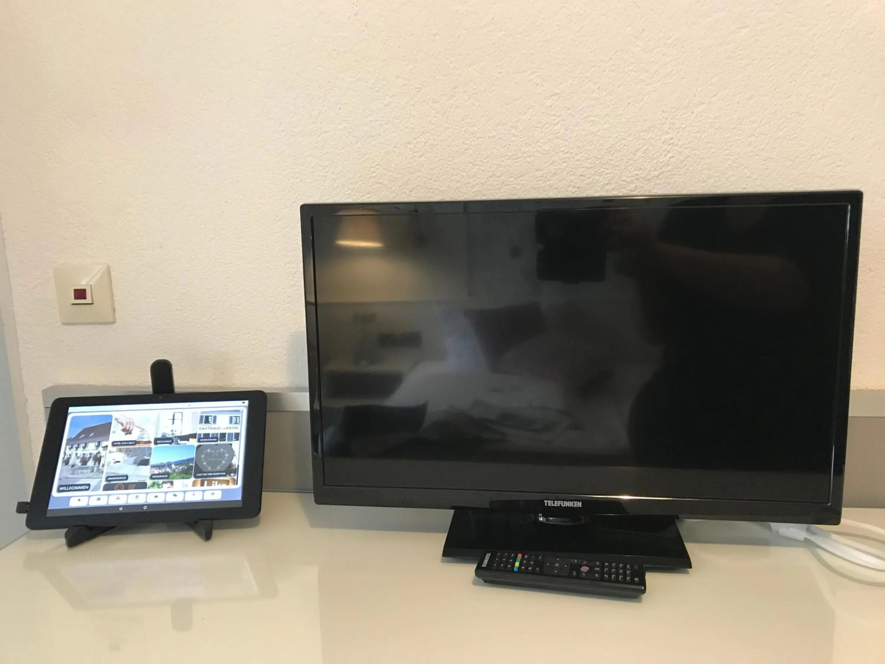 TV and multimedia, TV/Entertainment Center in Krone Britzingen