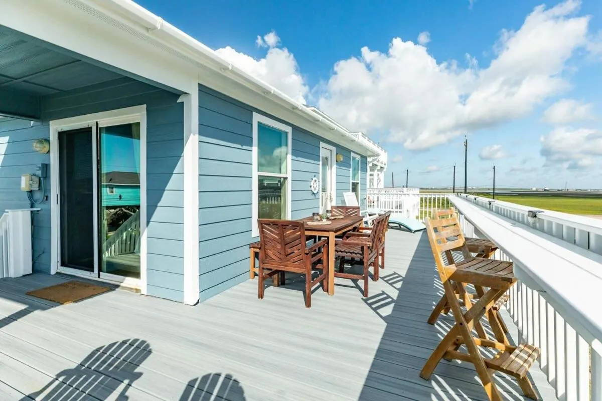 Sunset Sanctuary - Adorable Beach Bungalow with Gorgeous Gulf Views!