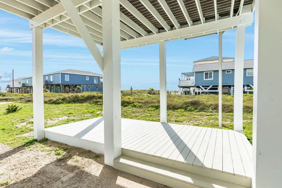 Sunset Sanctuary - Adorable Beach Bungalow with Gorgeous Gulf Views!