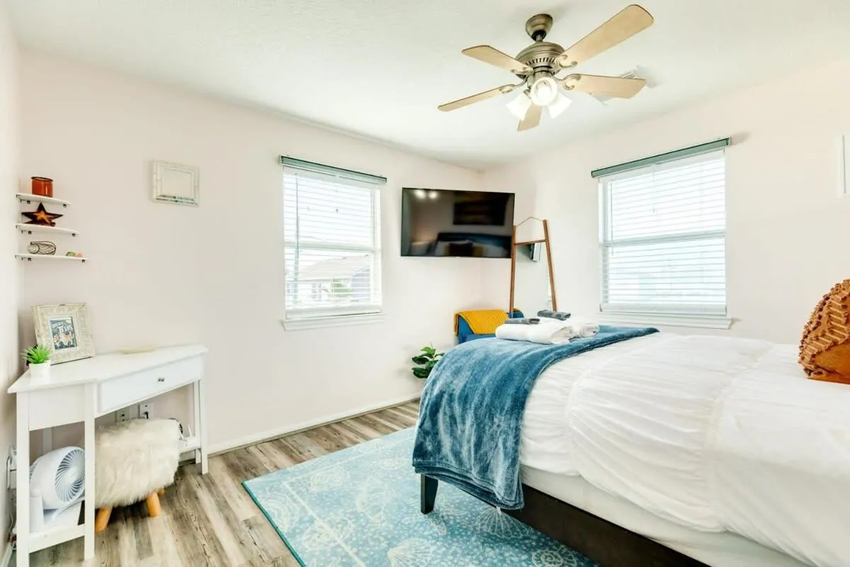 Bed in Sunset Sanctuary - Adorable Beach Bungalow with Gorgeous Gulf Views!