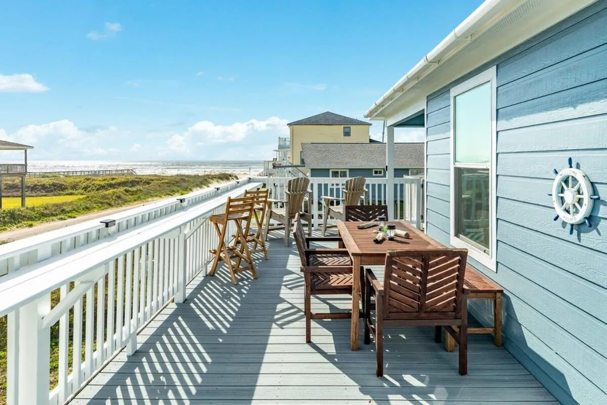 Sunset Sanctuary - Adorable Beach Bungalow with Gorgeous Gulf Views!