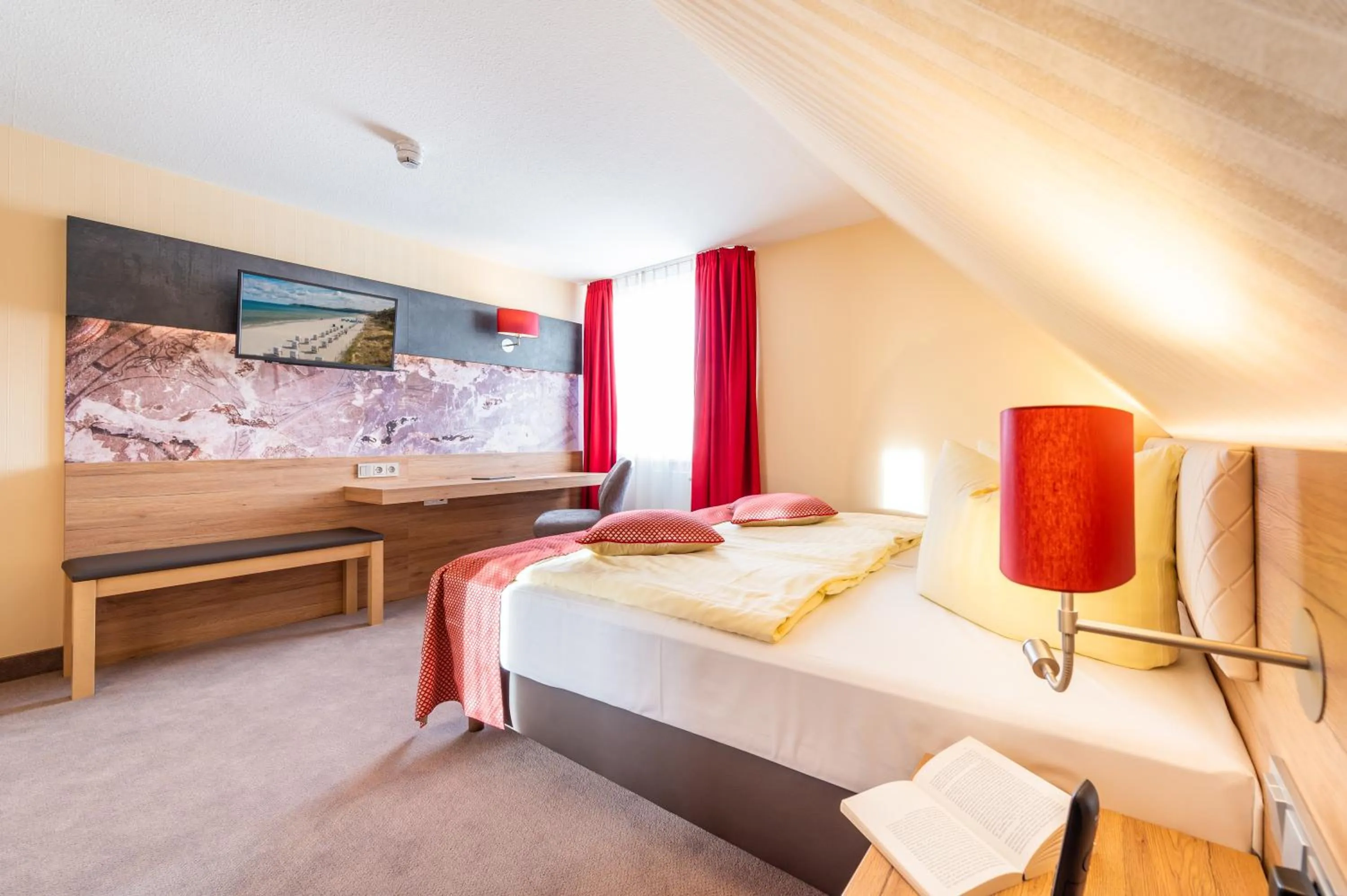 Bedroom, Bed in Centralhotel Binz