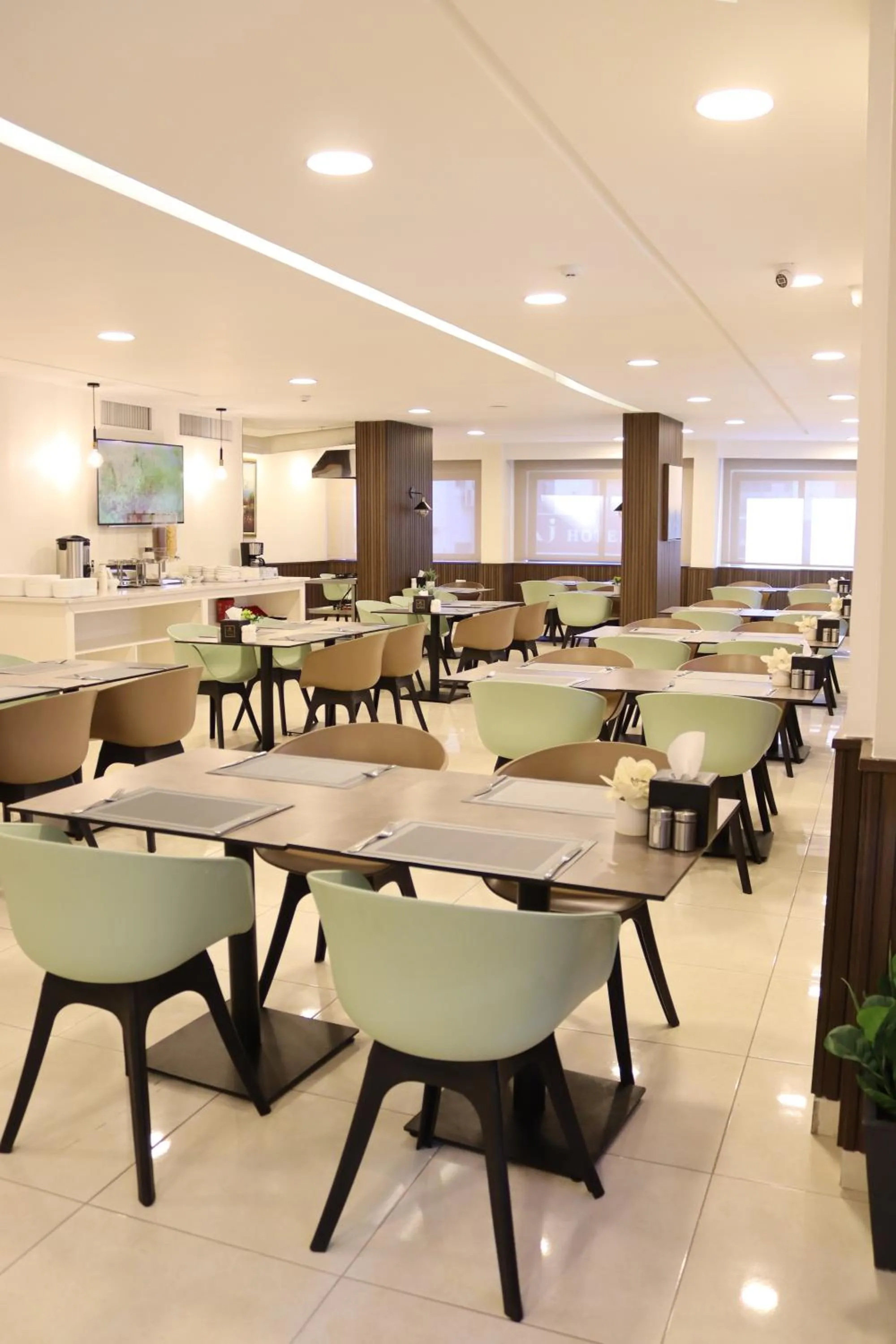 Restaurant/places to eat in Twins Boutique Hotel