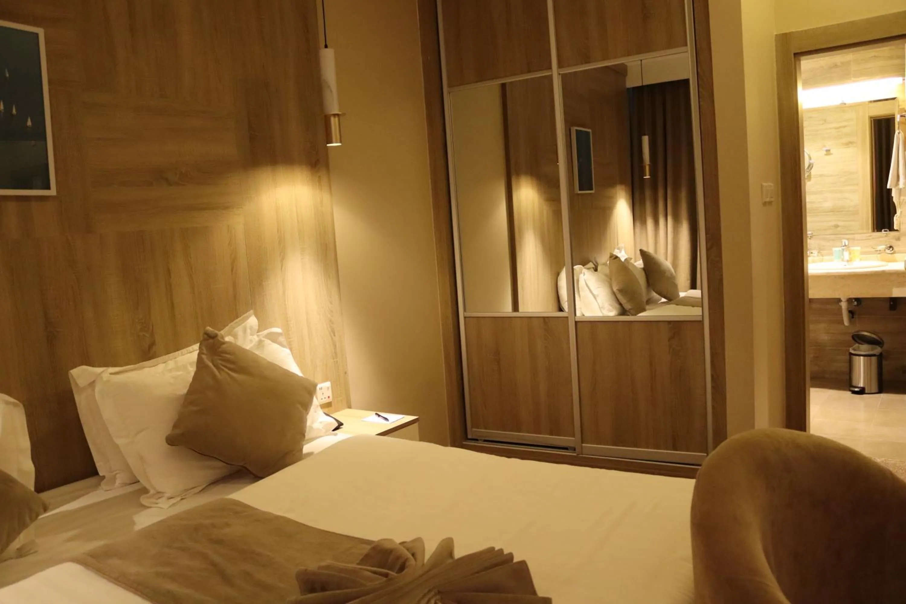 wardrobe, Bed in Twins Boutique Hotel