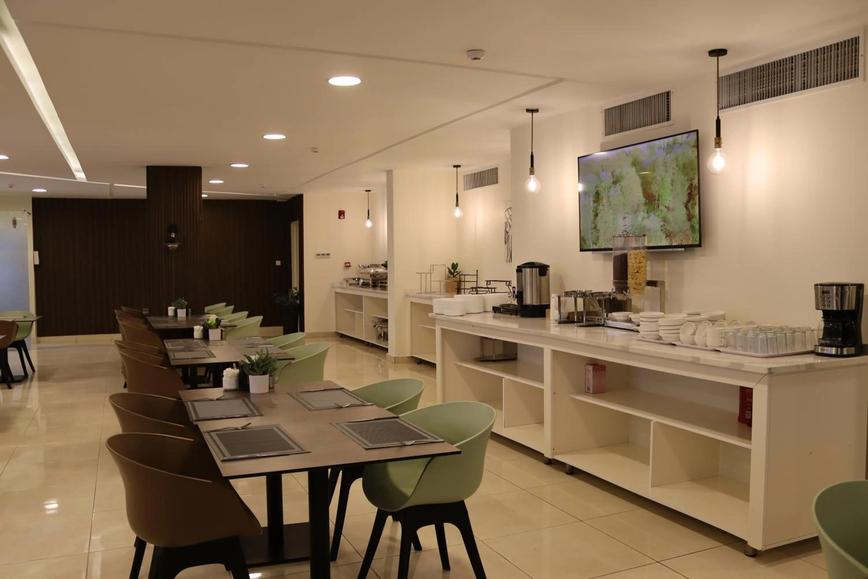 Restaurant/places to eat in Twins Boutique Hotel