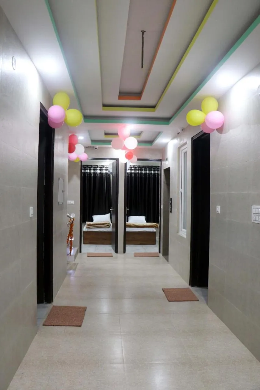 Lobby or reception, Bed in Krishna Dreams