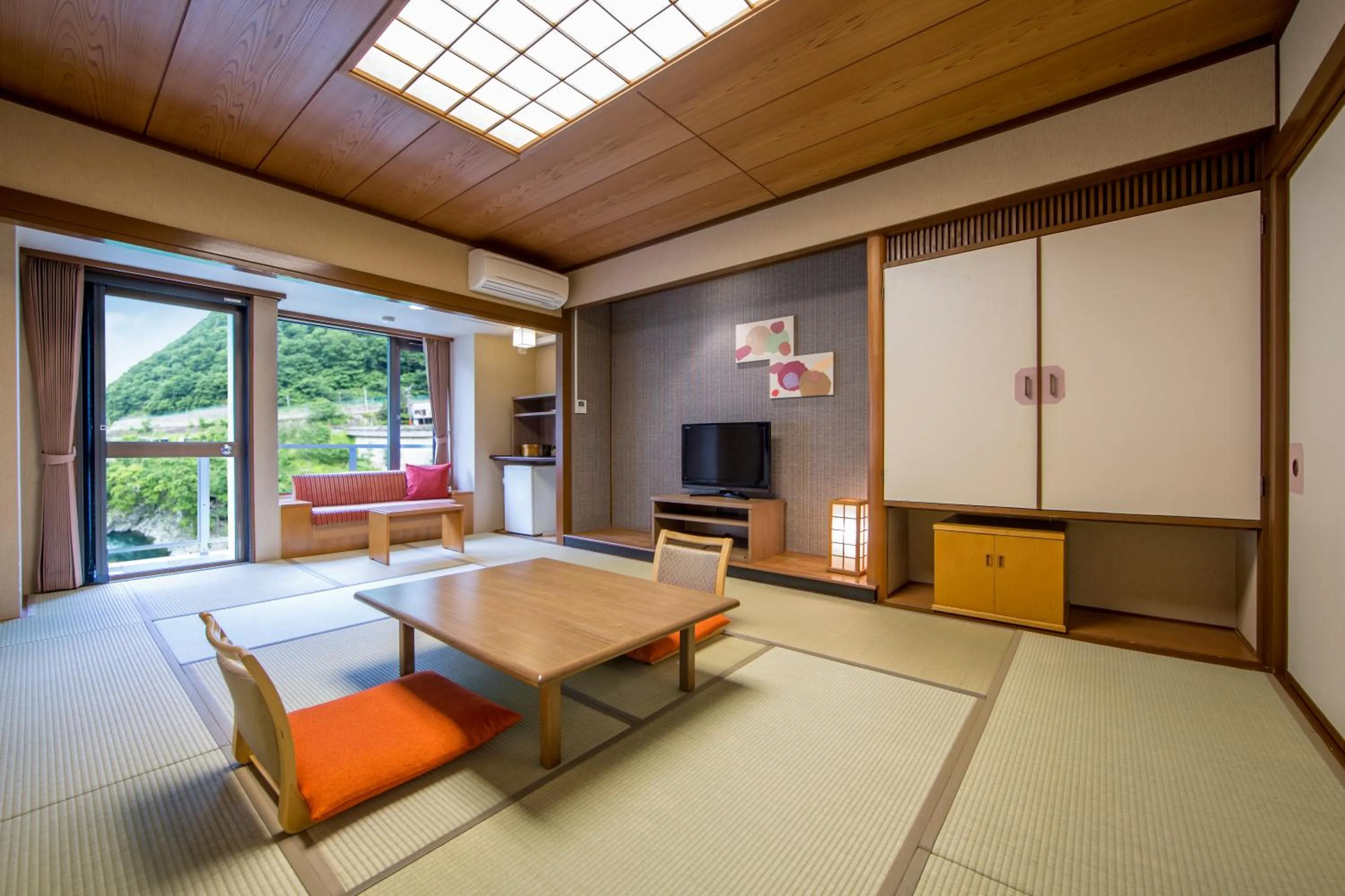 Photo of the whole room in Kinugawa Onsen Hotel
