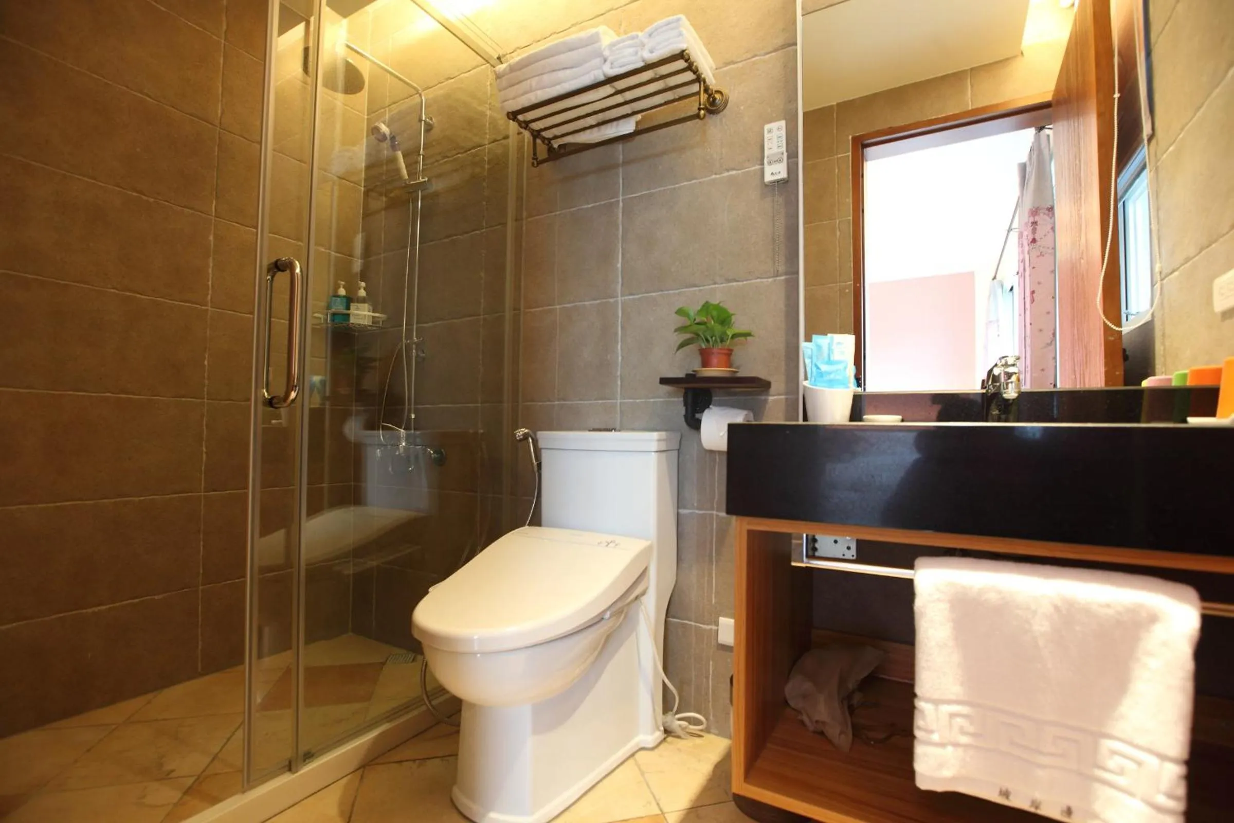 坡岸長堤民宿 Leveeside House I 花蓮車站民宿 I 民宿證號1747 & 1748