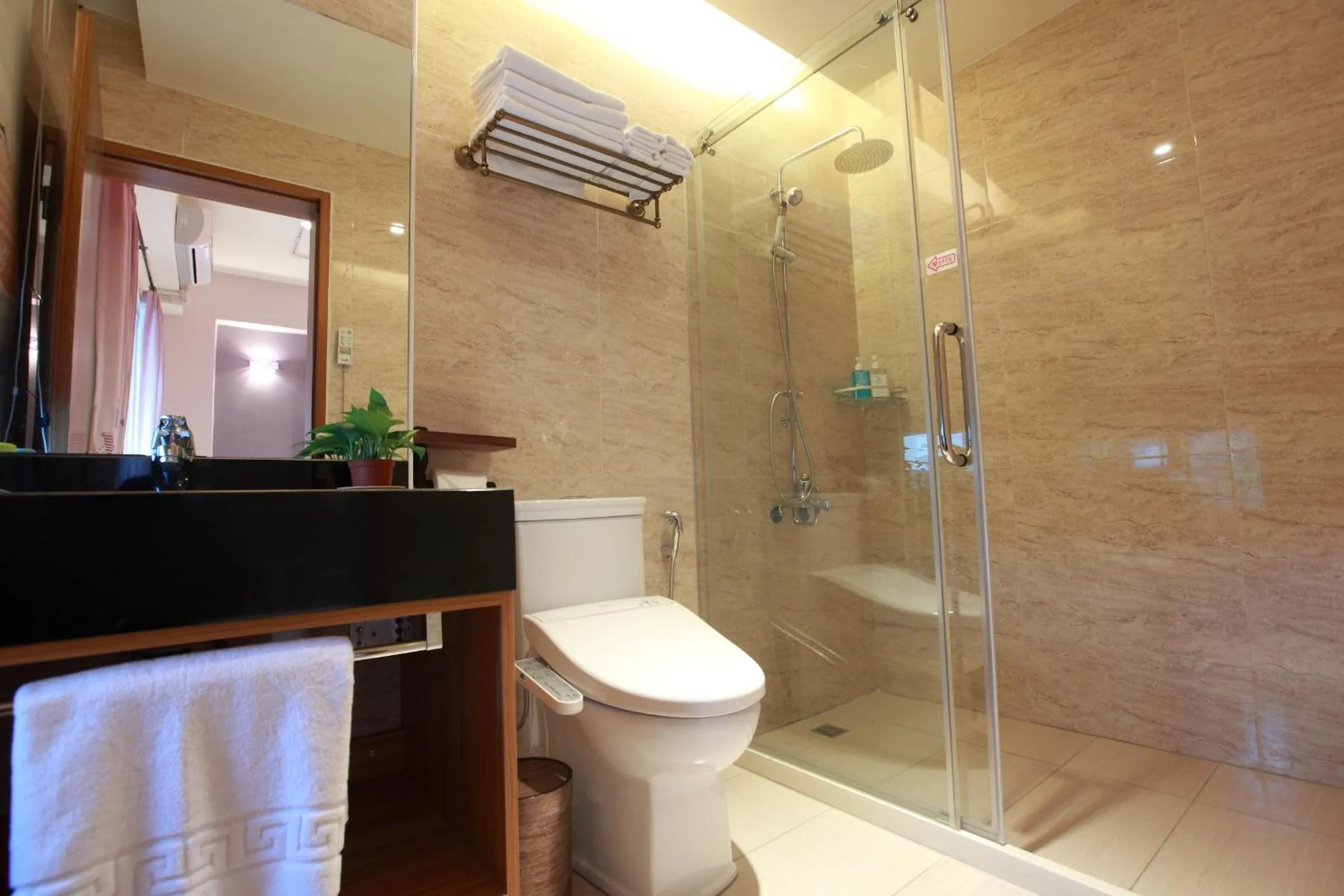 坡岸長堤民宿 Leveeside House I 花蓮車站民宿 I 民宿證號1747 & 1748