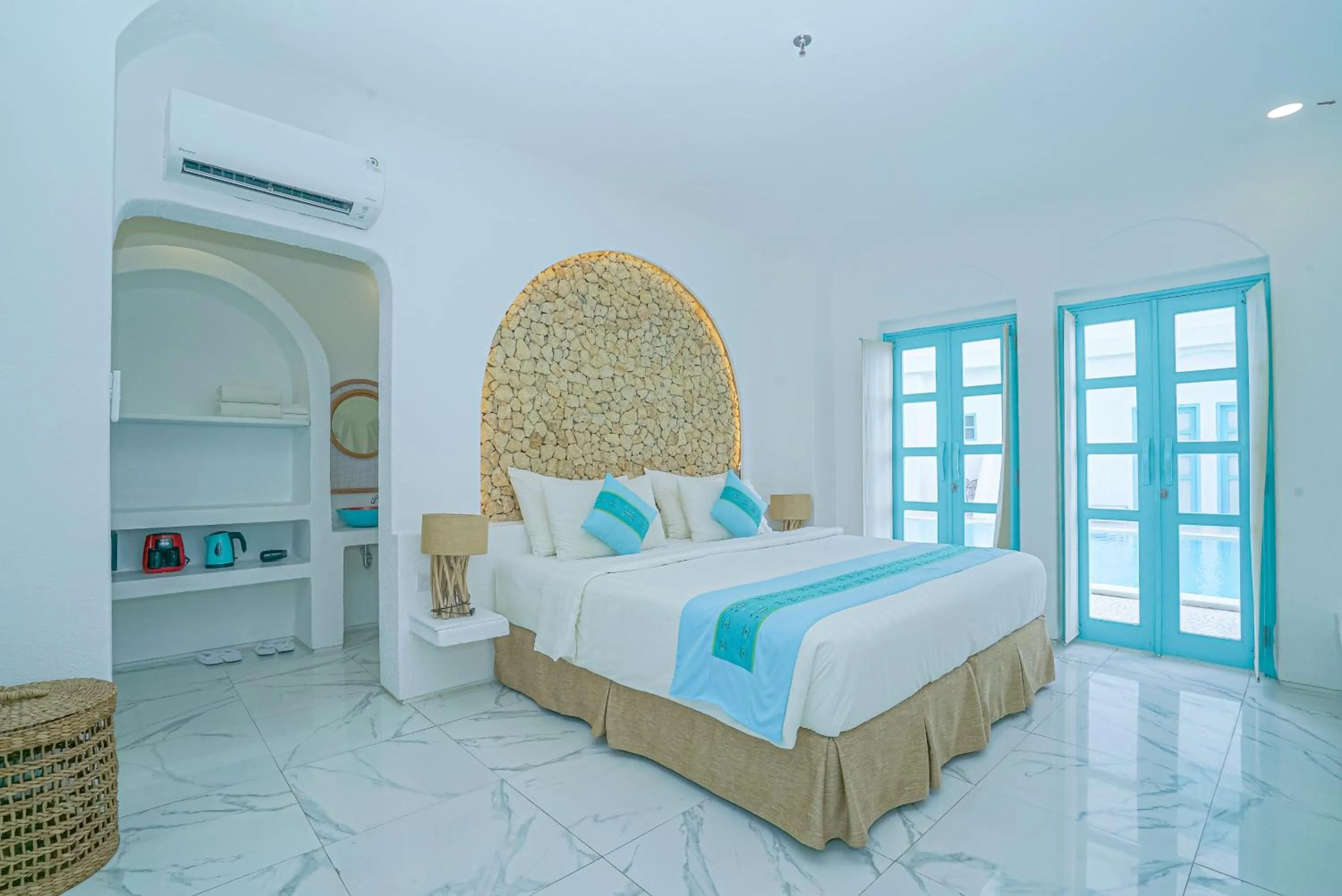 Bedroom, Bed in Loccal Collection Hotel Komodo