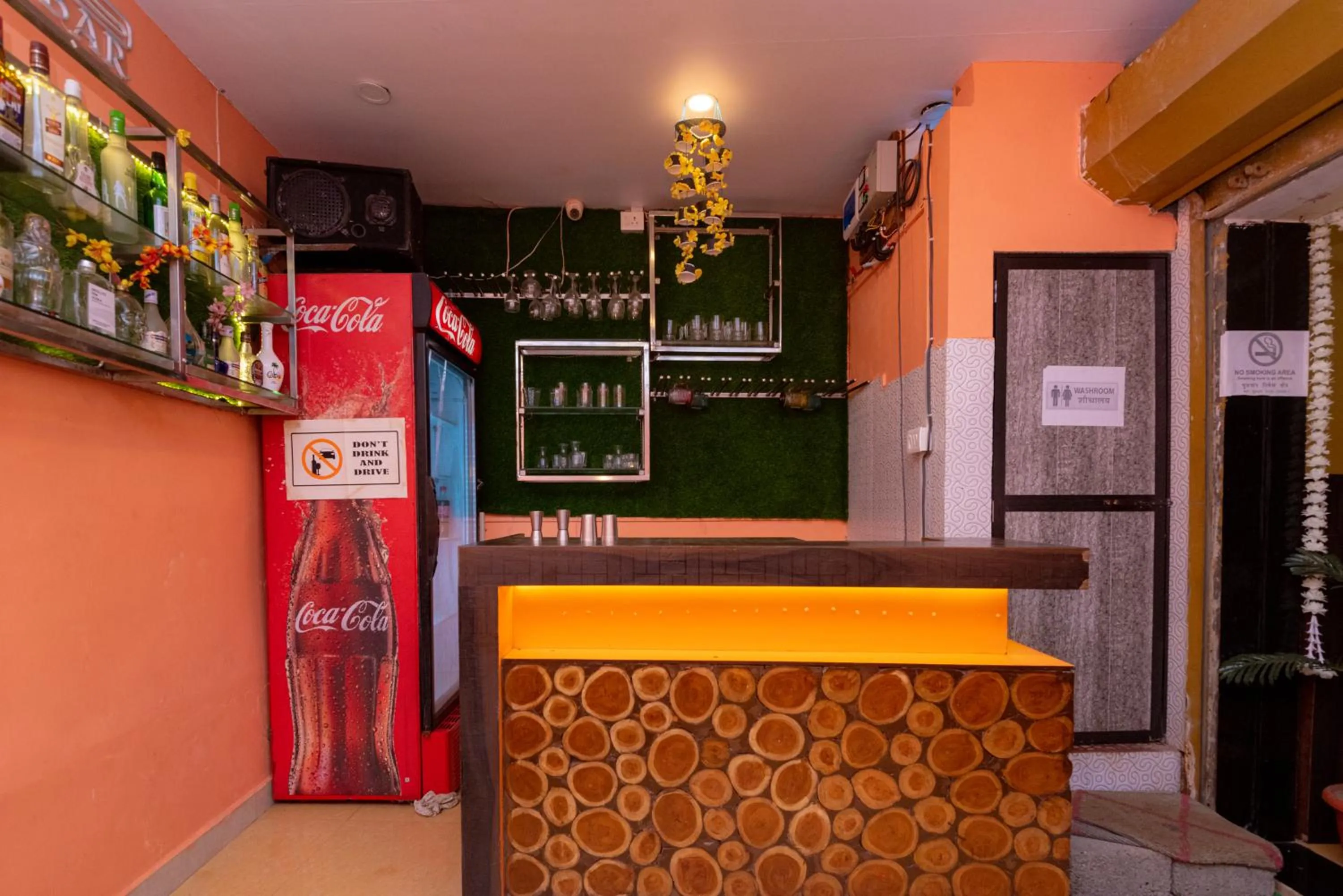 Lounge or bar in HOTEL AVISHA Residency