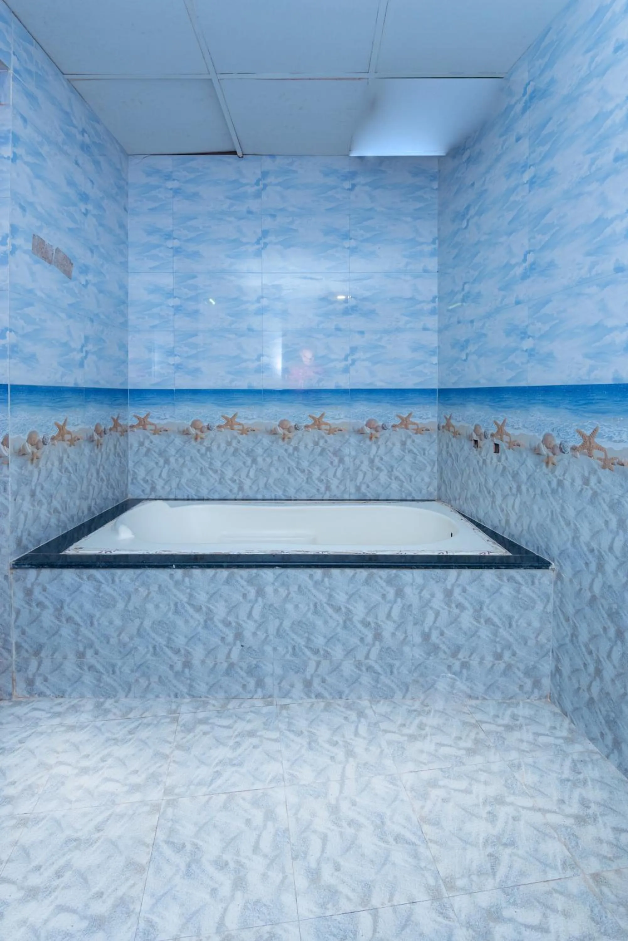 Bathroom, Bed in HOTEL AVISHA Residency