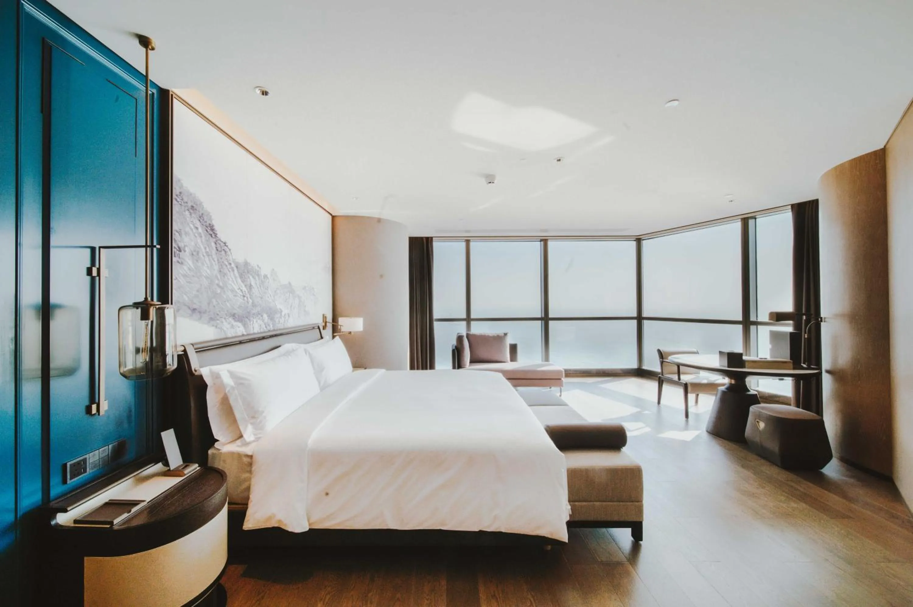 Bedroom, Bed in Qingdao Haitian Hotel