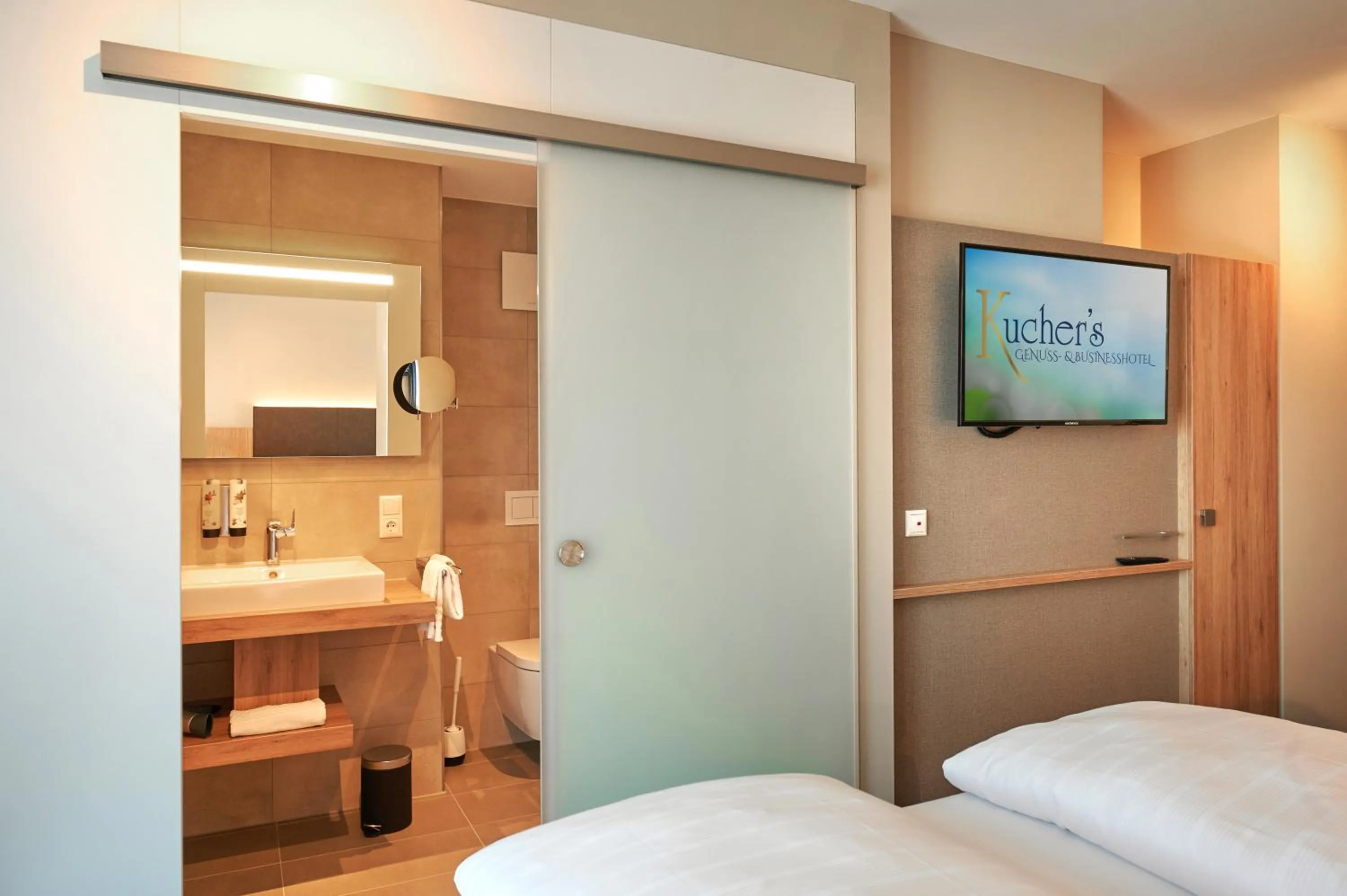 Photo of the whole room, Bed in Kucher's Landhotel